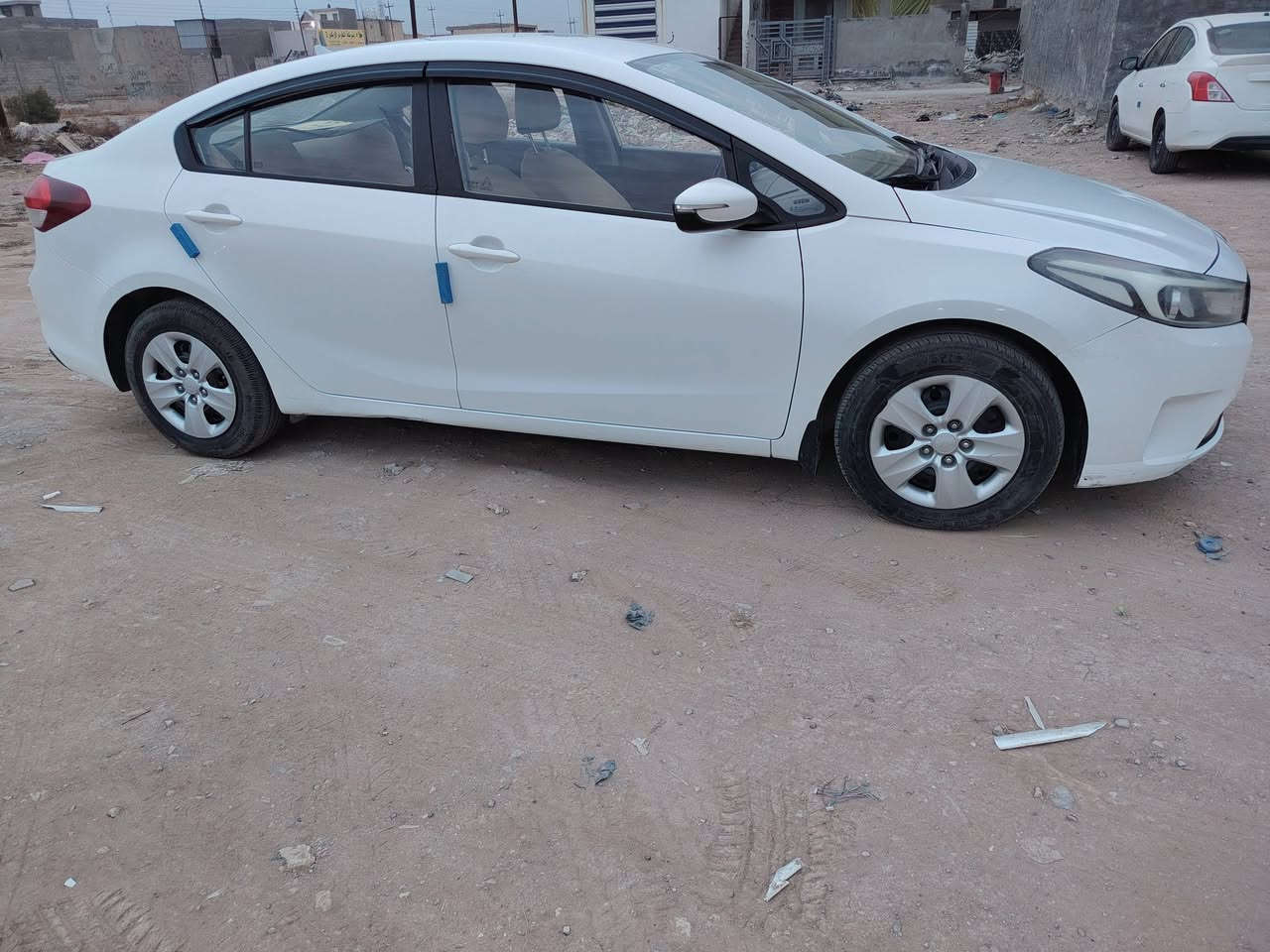 كيا سيراتو 17 سعرها ١٢٥ $
بيها تبديل باب خلف سائق نفس لون + تكحيل جاملغ  فقط
مكينة كير بلادية مفتوحة
إطارات صدرها بحالة جيدة
وكالة أو تحويل عادي جداً اب اسم شركة
مكان بغداد
***********
