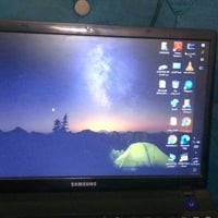 لابتوب للبيع نضيفه كلش زعفرانيه سعر 50قفل 07714300483