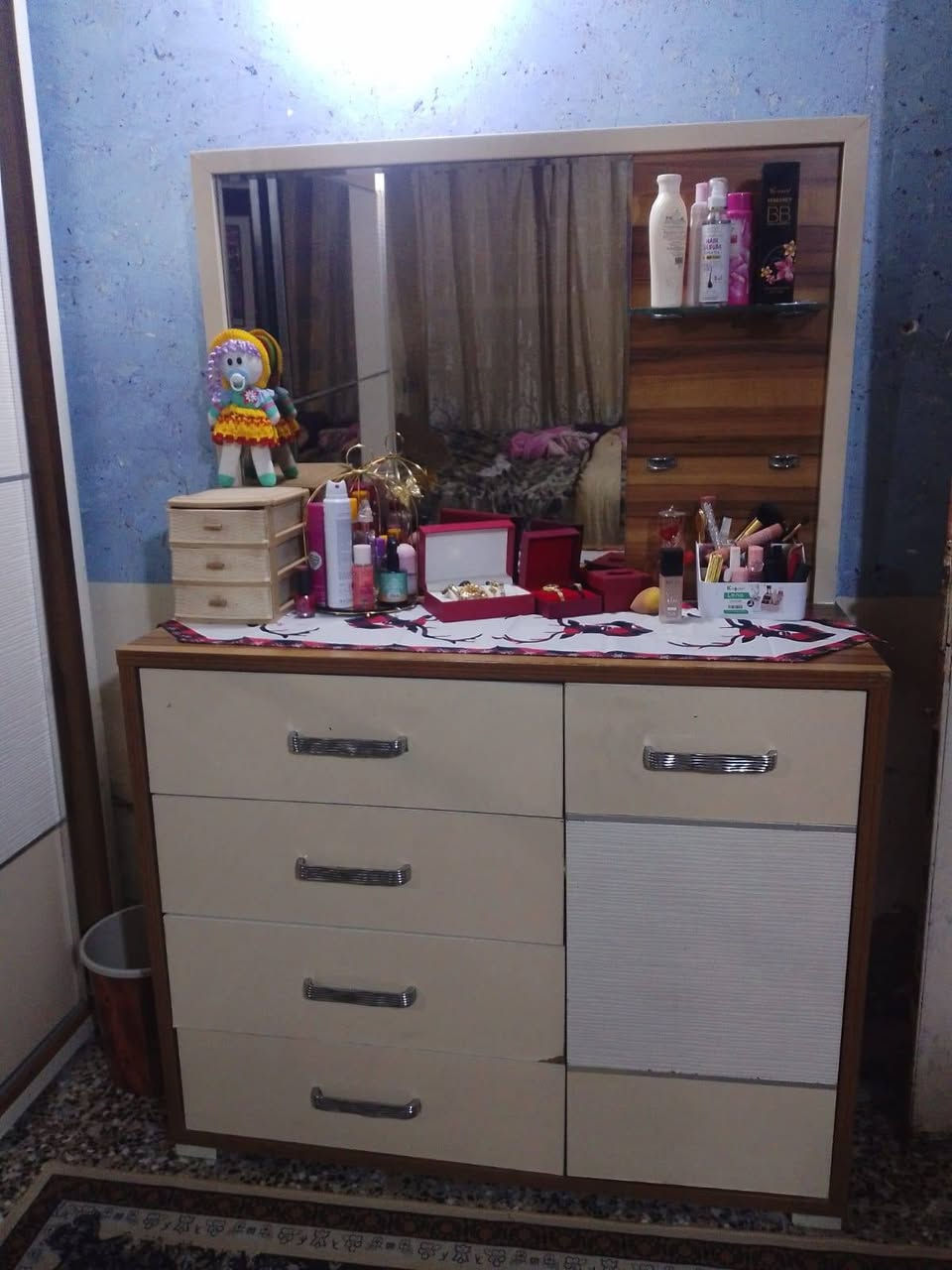 ***********
غرفه سعر ١٥٠ الف 
شراي يراسلني واتساب 
عنوان بغداد حي طارق
