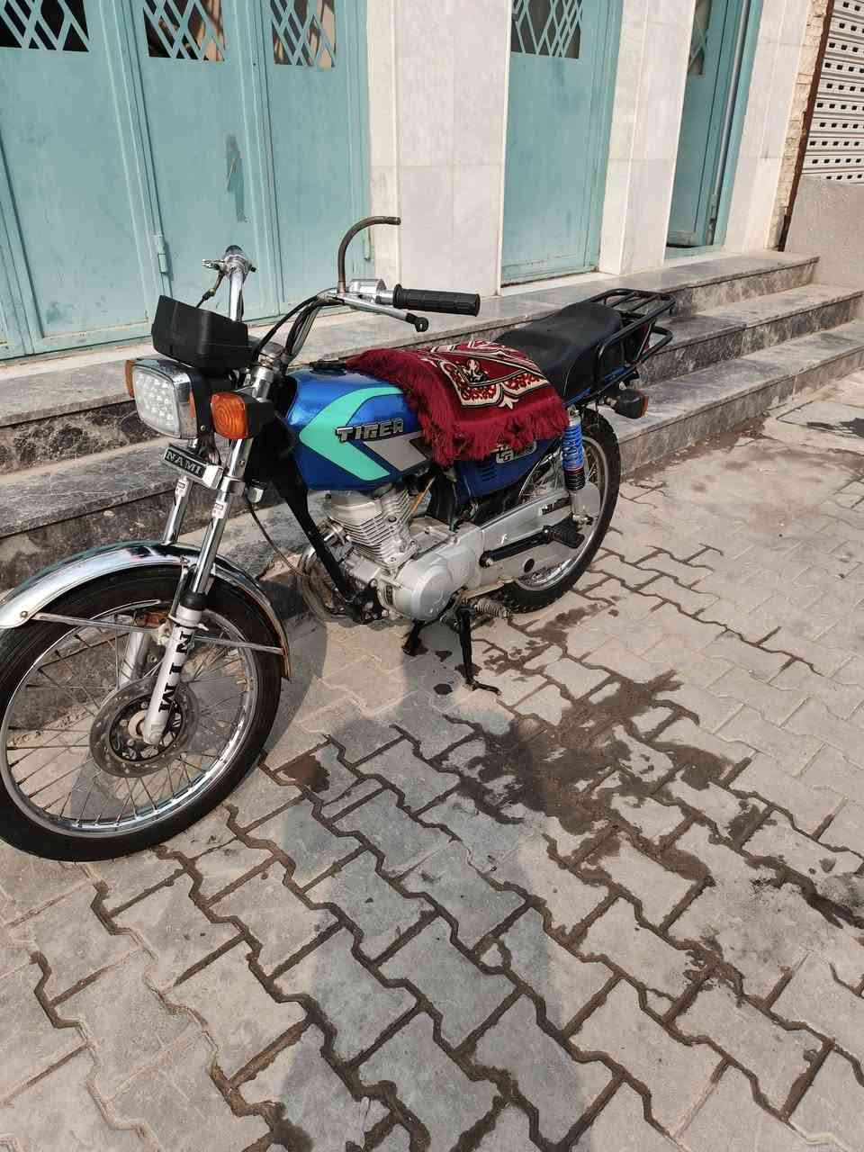 دراجه للبيع موديل ٢٠٢١ اوراقها اصولي وكيله العارضي مكاني النجف شارع كوفه نجف السعر ٧٥٠ الاستفسار***********
