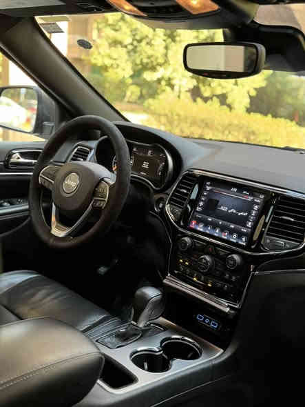 🔥 جيب لمتدد ثمانينة 2021
ماشيه 41 الف 
✅ الموديل: 2021
✅ المحرك: 3.6  V6 – قوة وأداء رياضي
✅ الفئة: لمتدد ثمانينة 
✅ صبغ دعامية امامية فقط وبارد بحافة الجاملغ
✅ بدون ايرباك 
✅صور الحادث موجودة بالمنشور
✅ كير ومحرك كفالة عامة

  رقم بغداد الجديد بسمي هزة وسنوية جديدة 

✨ مواصفات السيارة
🔸بصمة تشغيل + بصمة ابواب
🔸 رادار امامي ( مانع تصادم)
🔸 فتحة سقف (بانوراما)
🔸 مقاعد كهرباء + خزن
🔸 سستم صوت الباين + دمام خلفي
🔸تدفئة تبريد بالمقاعد 
🔸 تدفئة مقود (ستيرن)
🔸ويل حجم 20
🔸صندوق كهرباء  
🔸 مقود كهربائي بتحكم جانبي – تجربة قيادة مريحة 
🔸 شاشة الحجم الكبير
🔸 + تبريد ثنائي القطعة – رفاهية متكاملة
🔸 نظام قيادة رياضي 
🔸 نظام وسائد هوائية كامل (Airbag System) – حماية قصوى
🔸 إضاءة ليزرية + لايت زينون + بك لايت LED – رؤية استثنائية
🔸 حساسات أمامية وخلفية – سهولة في الركن والمناورة
🔸 أريل نافيكيتر  لمسة فخامة وتقنيات حديثة
🔸 كامرة خلفية 

السيارة جديدة جداً وبدون اي نقص نظيفة كلش من جميع النواحي تشغل وتطلع مبيها مصرف ولا دينار و السيارة بالحقيقة احلى من الصور وكل التفاصيل مذكورة بالمنشور 
واسف عالاطالة🌸

📍 العنوان: بغداد - حي الجامعة 
💵 السعر : 29500$ بي مجال 
📞 للاستفسار 
📱***********
