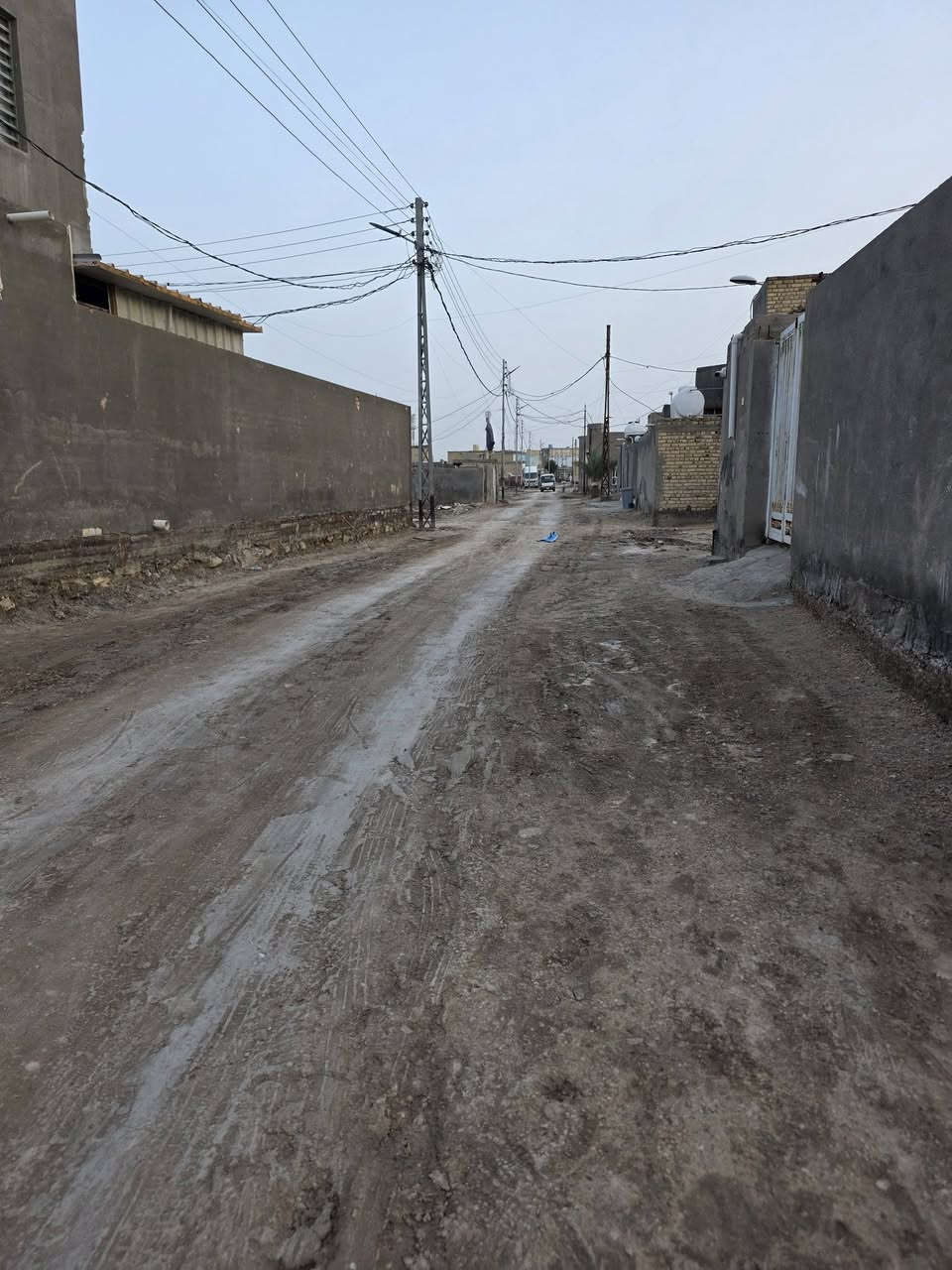 قطعه للبيع حي النفط الزراعي 
مساحة 200 متر قريبه لشارع العام 
مقابيل البانزين خانه شارع 8متر
السعر قفل 35
***********
