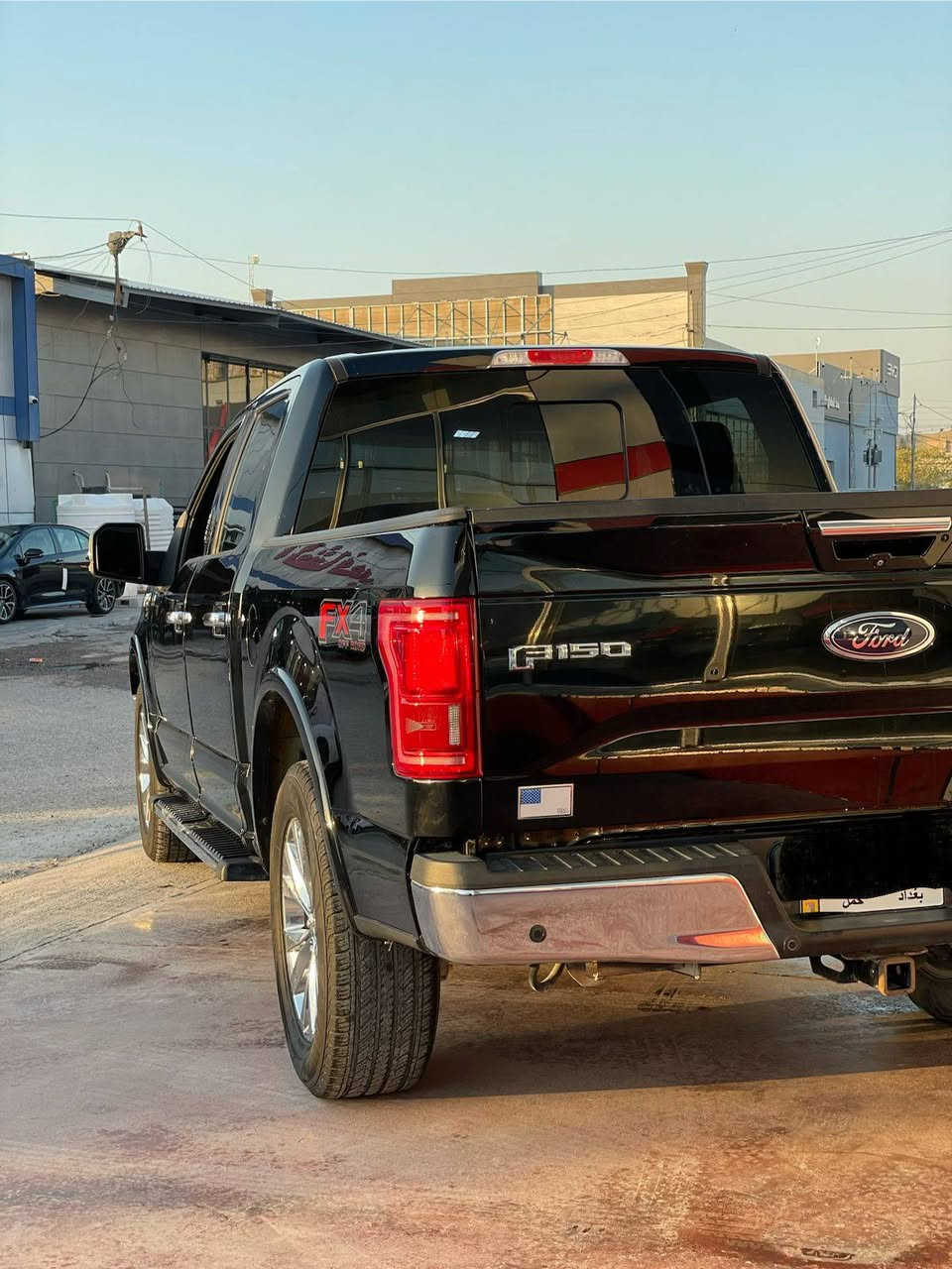 السلام عليكم 
للبيع  فورد f150 2020
سياره كلين بدون صبغ او ضرر  
فقط بارد باب السايق 
فول مواصفات واحد على ١ فورويل بارنوما 
الفئة فورد f_150 لاريات ٢٠٢٠
مكينه ٥٠٠٠ الاف ٨ سلندر 
كشنات جلد ميموري كهرباء تدفئة وتبريد وتحكم امامي وخلفي
تبريد قطعتين 
مانع تصادم وتحذير
مري كهرباء إشارة
اوتو بارك سيست بارك
اوف رود ايكو نورمال سبورت
و4X4فور ويل
نظام سحب مقطورة...جام خلفية للصيد متحركة 
دبل بانوراما
مري مزودة باشارة ولد ترحيب
مساعد استباق تصادم
نظام تحديد مسار  وتريد سرعة
ويل ١٨ 
تايرات جديدة 
عنوان بغداد 
مناسب السعر 
***********
