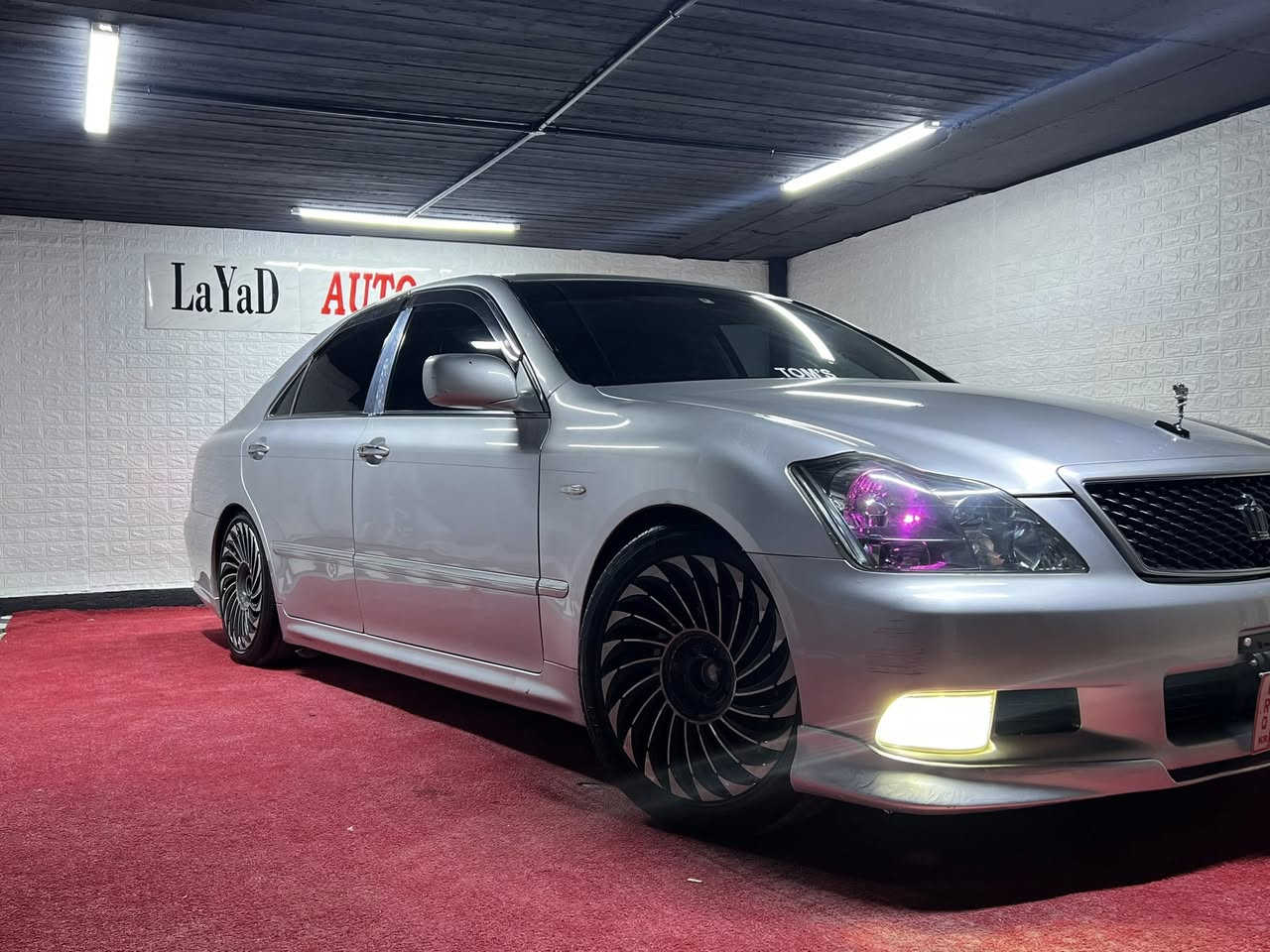 شاهینە بڕاوەە بیلاد سپۆرت ژم:***********
سەرەتا بۆ مەسرف پرسیار مەکە یەک دینار مەسرفی تیا نەماوە
بەس جامی دواوەی هەڵ نەگیراوە ماباقی هەمو گیانی جایزە کامل کلۆپی ناو داژبوڵ کوژاوەتەوە ،
مۆدێل ٢٠٠٧
گێڕ گەورەی مەکینە بجووک ١٨٠
١١٤ هەزاری هەقیقی ڕۆشتوە 
ناو کرێمی جلد سپی ساج سوور
شاشەو کامێرە مەزبوت
تەقەو رەقە بە شەرت
گێروو مەکینەو بوخارو دوکەڵ بە شەرت
تەبرید ساردو گەرم مەزبوتت
سەقفی بی چاڵو بێ قۆپ
سعری :٥١ گەڵاو مەجال
ژم:***********
