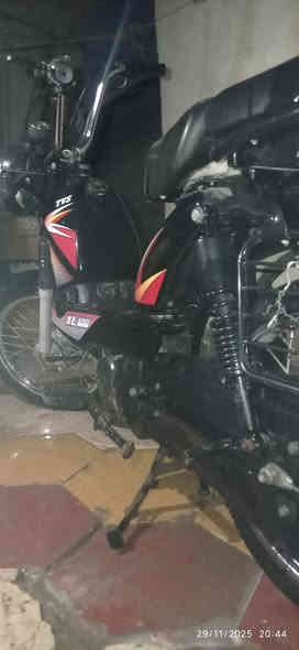 دراجة TVS هندي سرعة 80 نضيفة ما مفتوحة كهربائيات كلشي شغال السعر 300 ألف 
المكان ديوانية حي النهضة (الدراجة بانزين)
الرقم ***********
