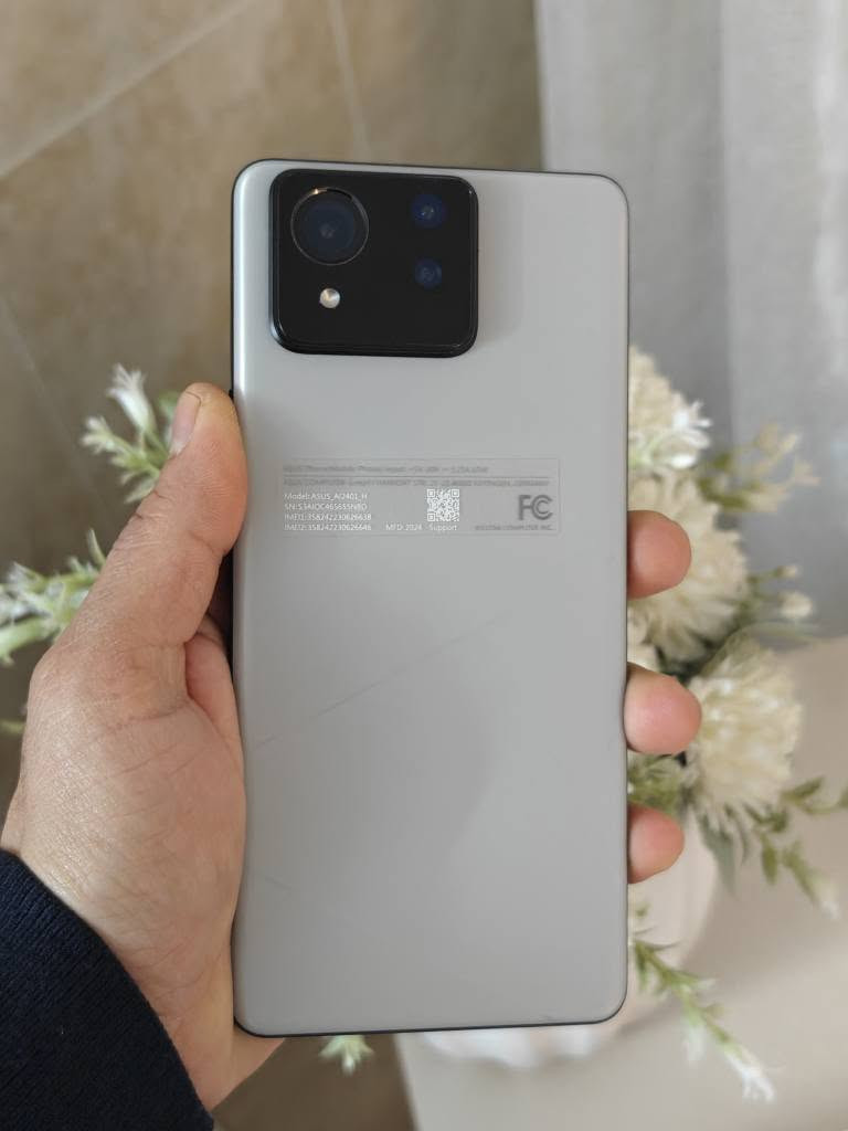 asus Zenfone 11 ultra global
ram 12
256 gb
كامل ئه شيايي خوي له كله كلوباله
زور زور كه م به كار هاتوه
ريژي خاويني %100
نرخي 415 $ 
گه ياندن هه ييه أربيل, العراق


**إذا كنت صاحب هذا الإعلان وتريد حذفه لأي سبب، رجاءا أرسل رسالة إلى الدعم الفني**