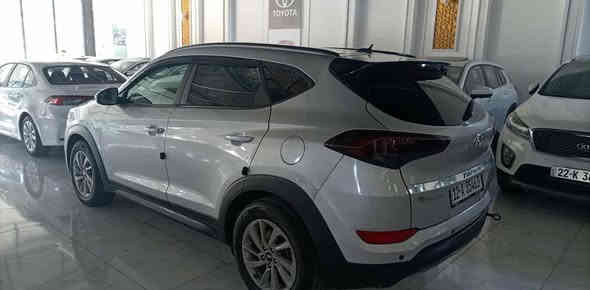 توكسن 2016 ضرر قبغ صندوك وجاملغ خلفي وصابغين الباب توحيد لون سيارة جاهزة رقم نينوى الجديد السعر 135 للاتصال *********** / ***********
