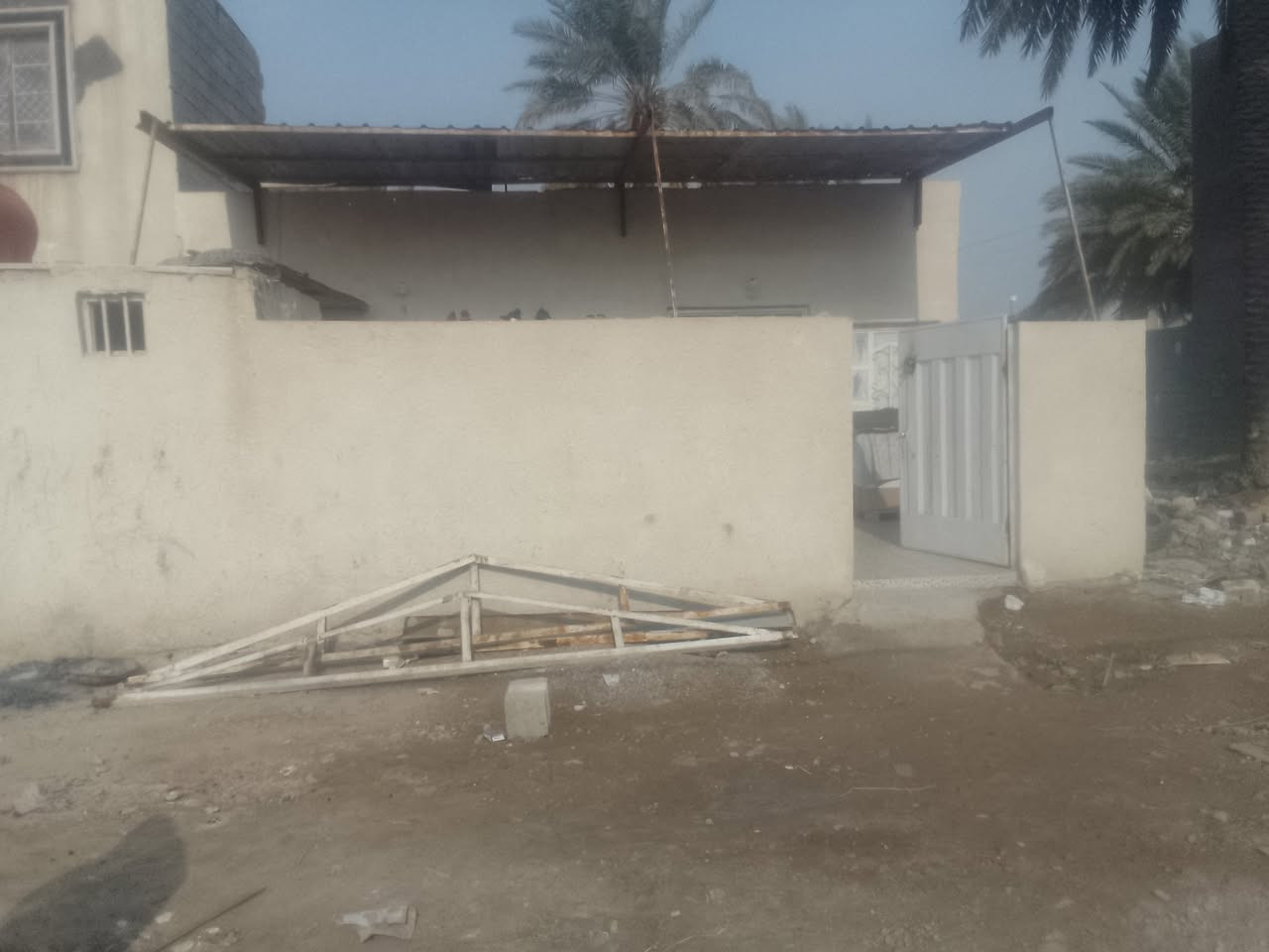 يوجد مشتمل ويوجد هيكل 220 متر للبيع ***********
