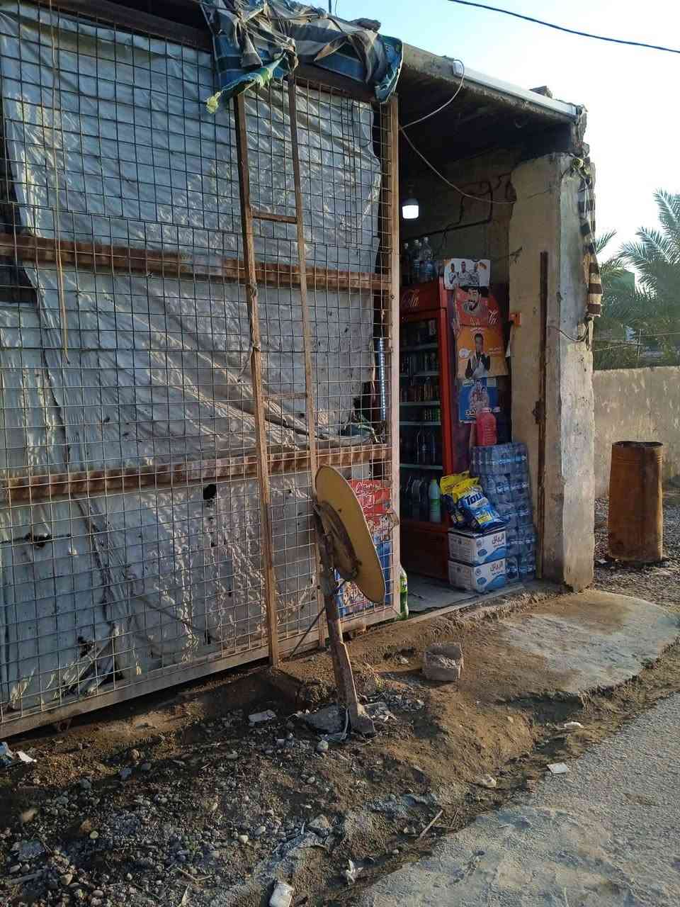 بيت مع محل للبيع في شهربان الهارونية قرية صخر مجاور مدرسة الطيبة 
البيت مكون من غرفتين وصالة كبيرة واستقبال ومطبخ وحمام داخلي وصحيات خارجية مساحة البناء فقط 130 متر و ارضية البيت سيراميك والسقف ثانوي 
ومحل مسلح 5+5
للاستفسار الاتصال***********
