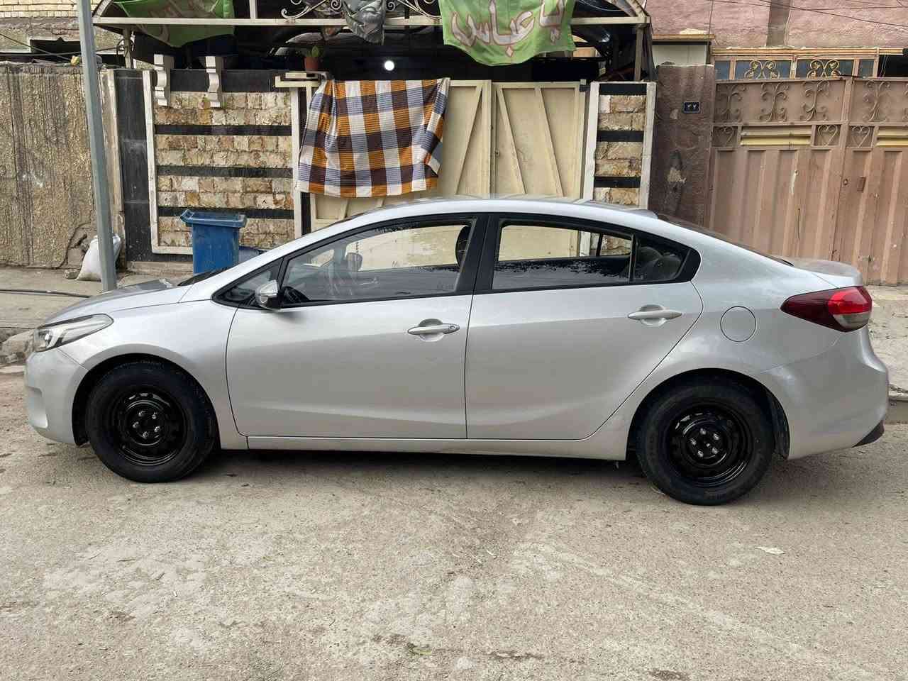 السلام عليكم للبيع سيراتو خليجي 1600 موديل 17رقم بغداد جاهزه السياره مابيه نقص كير ومحرك مكفولات تبريد شغال حادثه جاملغ وبنيد بدون دواخل  مكاني بغداد
مكلف بلنشر 
رقم صاحب السياره***********
