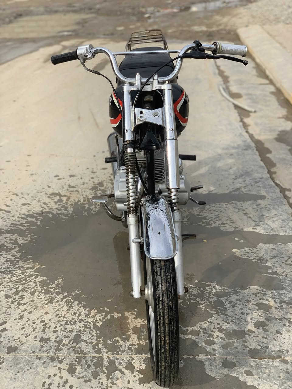 سلام عليكم دراجه للبيع 5 كير لا صرف ولا بخار محرك 200 سعرها 175 بيها مجال مكاني حزيران رقمي ***********
