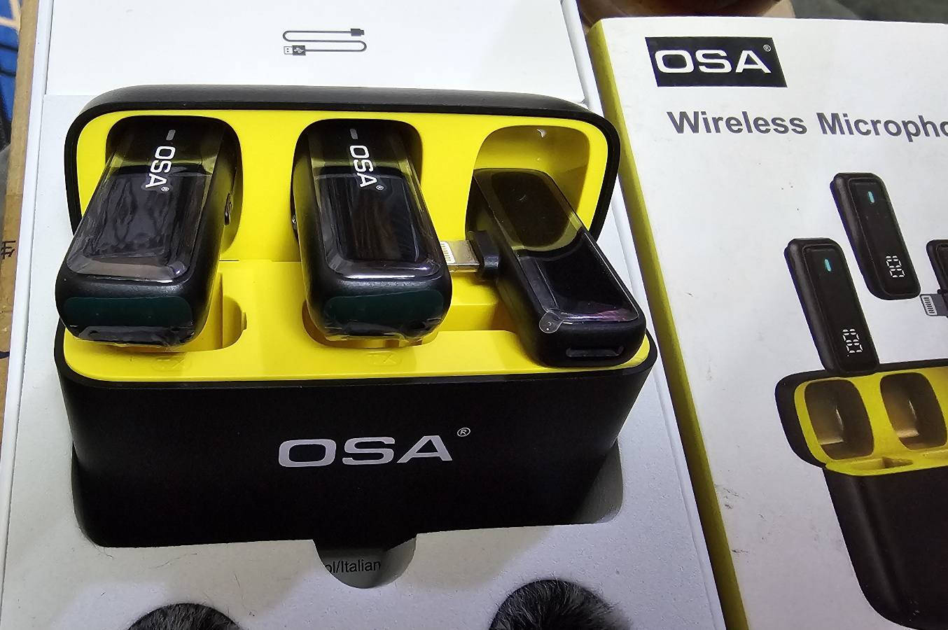 نك مايك ميكروفون لاسلكي من ماركة OSA، يتميز بالخصائص 
متوافق مع أجهزة iPhone (منفذ Lightning) وأجهزة Android.
يحتوي على شاشة عرض رقمية لمستوى الطاقة.
يعمل بتقنية التوصيل والتشغيل (Plug and Play) دون الحاجة إلى تطبيق.
مثالي لتسجيل الـ Vlog والمقابلات والبث المباشر.
السعر 40


**إذا كنت صاحب هذا الإعلان وتريد حذفه لأي سبب، رجاءا أرسل رسالة إلى الدعم الفني**