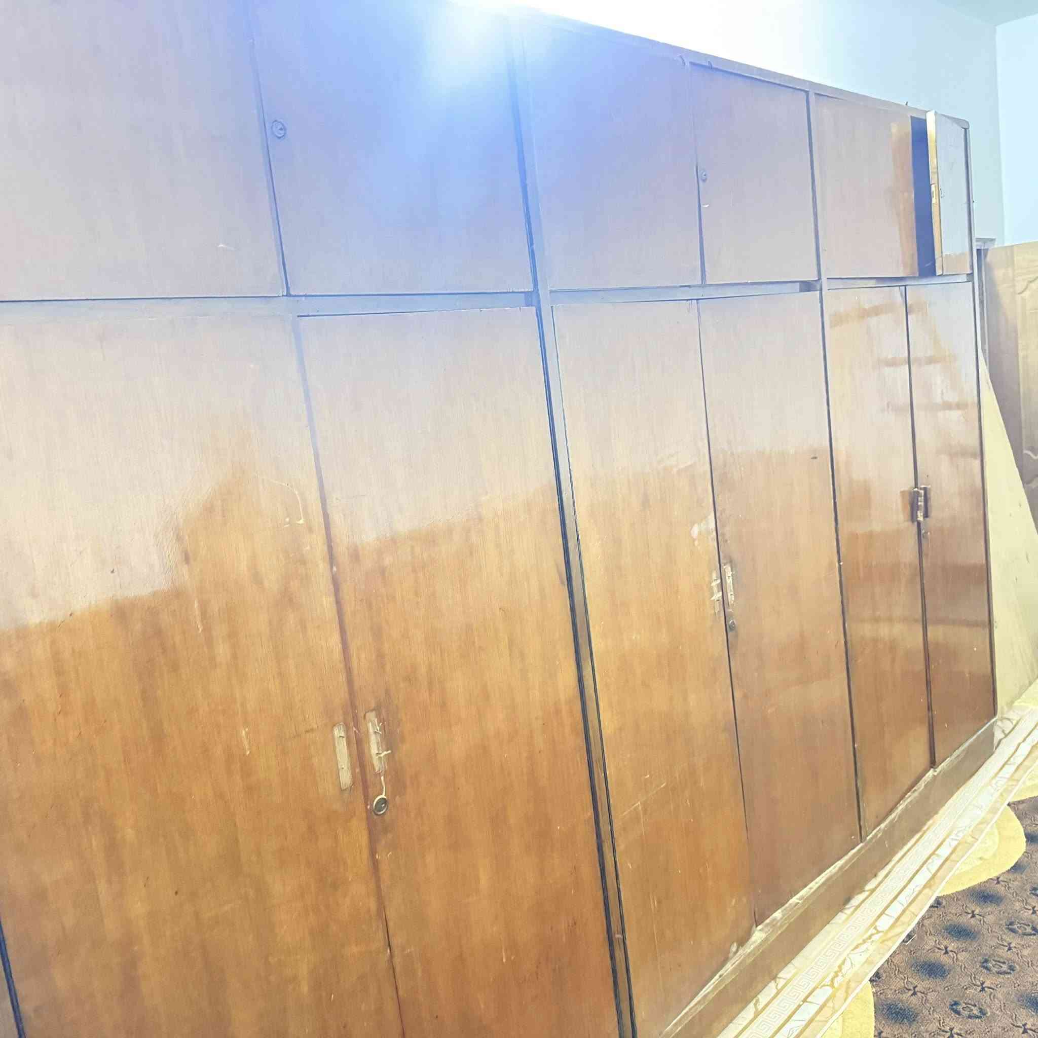 سلام عليكم غرفه كامله باب اول. خشب ثقيل. مكانه حله سعر 225 وبيها مجال ***********
