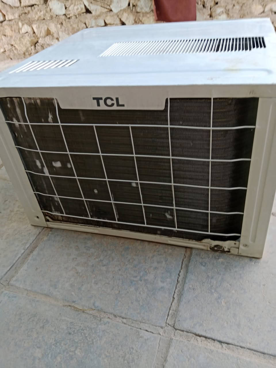 مكيف طنين نوع تي سي ال TCL
نضيف جدا سعره 250 الف 
كوفة شارع المعمل قرب تقاطع ال عيسى 
***********
