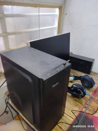 رايزن ٣ ٢٣٠٠ • RX580 ٤جيجا • SSD ١تيرا+١٢٨