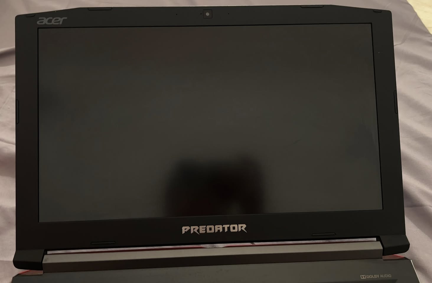 لاب توب ايسر بريداتورهيليوس٣٠٠
Acer Predator Gaming Laptop للبيع 🔥

مواصفات الجهاز:  
• الموديل: Acer Predator  
• المعالج: Intel Core i7-8750H بسرعة 2.20GHz (Turbo يصل إلى 4.1GHz)  
• عدد الأنوية: 6 Cores / 12 Threads  
• الرام: 16GB RAM  
• كرت الشاشة: NVIDIA GeForce GTX 1060 سعة 6GB  
• الشاشة: 15.6 بوصة Full HD بدقة 1920×1080  
• التخزين: SSD سريع + HDD للتخزين  
• نظام التشغيل: Windows 11 Pro إصدار 64-bit  
• إصدار الويندوز: 25H2  
• لوحة مفاتيح بإضاءة حمراء (Gaming Keyboard)  
• نظام تبريد Predator القوي للألعاب  

حالة الجهاز:  
نظيف جداً واستعمال خفيف، يعمل بكفاءة عالية بدون أي مشاكل.

الاستخدام:  
مناسب للألعاب القوية، التصميم، المونتاج، والبرامج الثقيلة.

السعر:٧٥٠ وبي مجال
مكاني بغداد المنصور
الشراي يكتب بتعليقات او يدخل خاص


**إذا كنت صاحب هذا الإعلان وتريد حذفه لأي سبب، رجاءا أرسل رسالة إلى الدعم الفني**