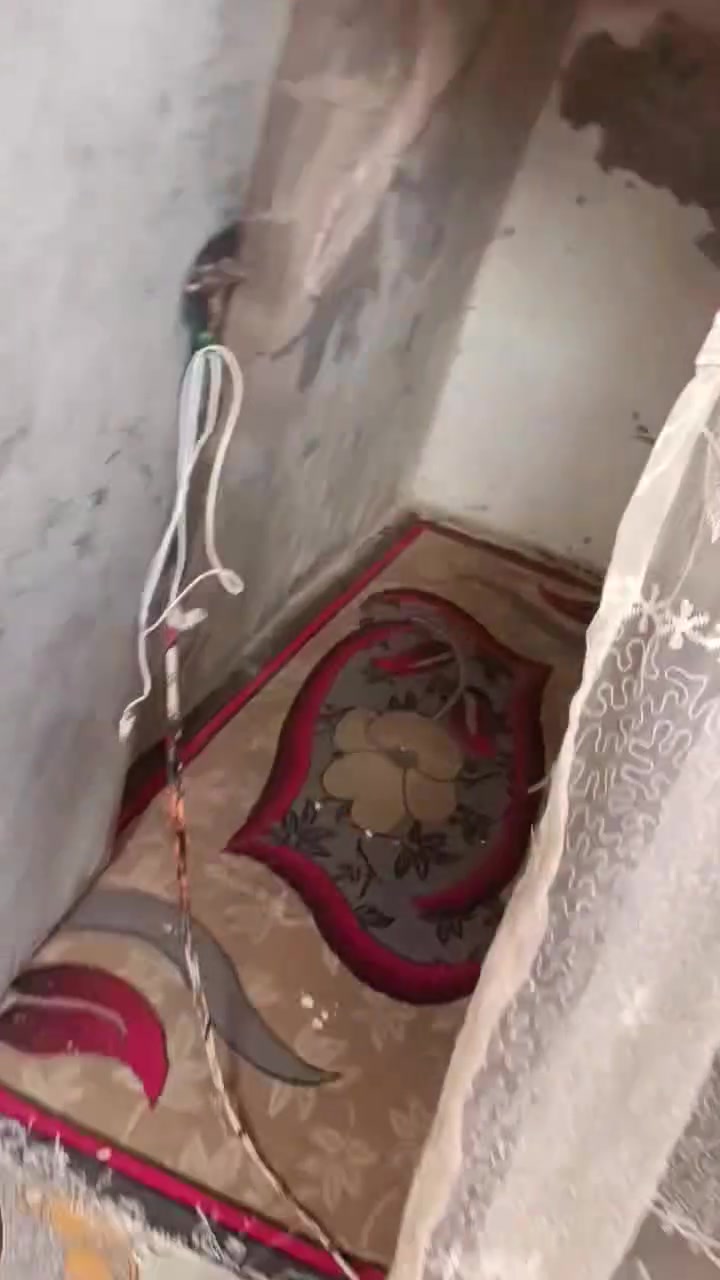 🏠 بيت للبيع

إذا تدور بيت جاهز وتقسيمه عملي وموقعه مناسب، كمل القراءة لأن ممكن هذا يكون خيارك 👇

📍 الموقع: حي الشهداء – بضهر مدرسة الكواكب
🛣️ الشارع: تبليط
🏗️ البناء: عكادة – بناء 2011
📐 المساحة: 55 متر

🔹 الطابق الأول: غرفتين + مطبخ + طرمة + صحيات
🔹 الطابق الثاني: غرفتين

البيت مرتب واستغلال المساحة بيه حلو، مناسب للعائلة أو للاستقرار، وموقعه قريب من الخدمات والمدارس 👌

للمهتمين والاستفسار أكثر راسلني خاص أو اتصل 📩
***********
