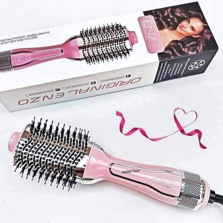 فرشه شسوار حراري ماركه انزو الشكل الجديد تصميم ايطالي 😍🔥

القوة الكهربائية: 1000 واط — قوة كافية لتجفيف وتصفيف الشعر بسرعة جيدة. �
📌 الجهد: 220–240 فولت — مناسب لمعظم المنازل. �
📌 مصدر الهواء: هواء ساخن + تجفيف وتصفيف في نفس الوقت (“One Step”). �
📌 إعدادات حرارة: 3 مستويات (حار – متوسط – بارد) لتناسب أنواع الشعر المختلفة. �
📌 مادة الفرشاة: طلاء سيراميك يحمي الشعر من حرارة مفرطة ويوزع الحرارة بشكل متساوي. �
📌 تقنية الأيونات السالبة: تقلل من التجعد والكهرباء الساكنة وتزيد لمعان الشعر. �
📌 سلك دوار 360°: لتسهيل التحكم والحركة أثناء التصفيف بدون تشابك السلك. �
📌 اللون: الوردي كما موضح بالصوره 

السعر : 25 فقط😍


**إذا كنت صاحب هذا الإعلان وتريد حذفه لأي سبب، رجاءا أرسل رسالة إلى الدعم الفني**