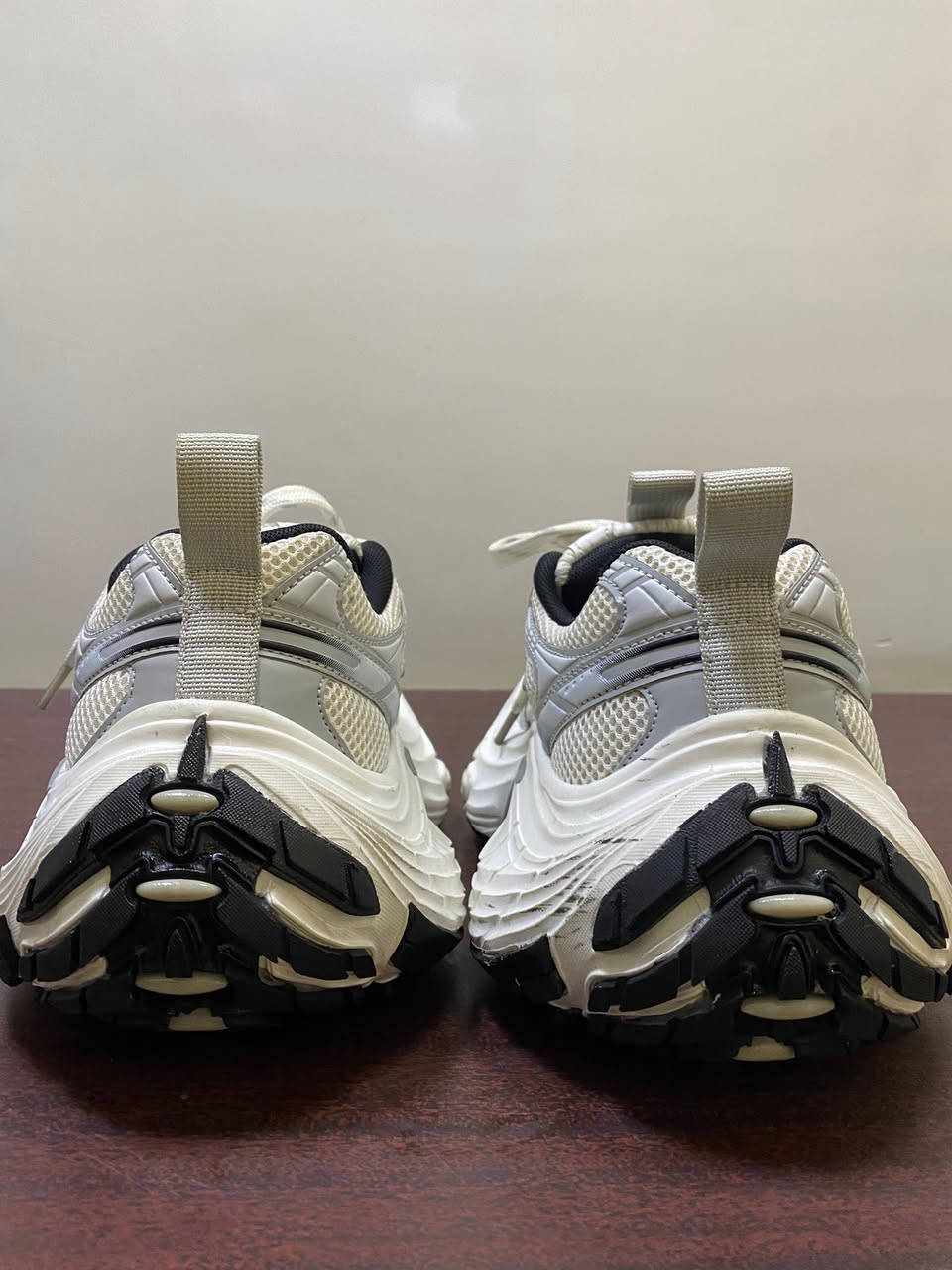 السلام عليكم 
حذاء بلنسياكا 10xl
قياس 41/42
ماستر كوالتي صنع فيتنامي 
جديد غير مستخدم 
السعر 35 الف 
مكاني بغداد بلديات 
رقمي ***********
يوجد توصيل 🚚
