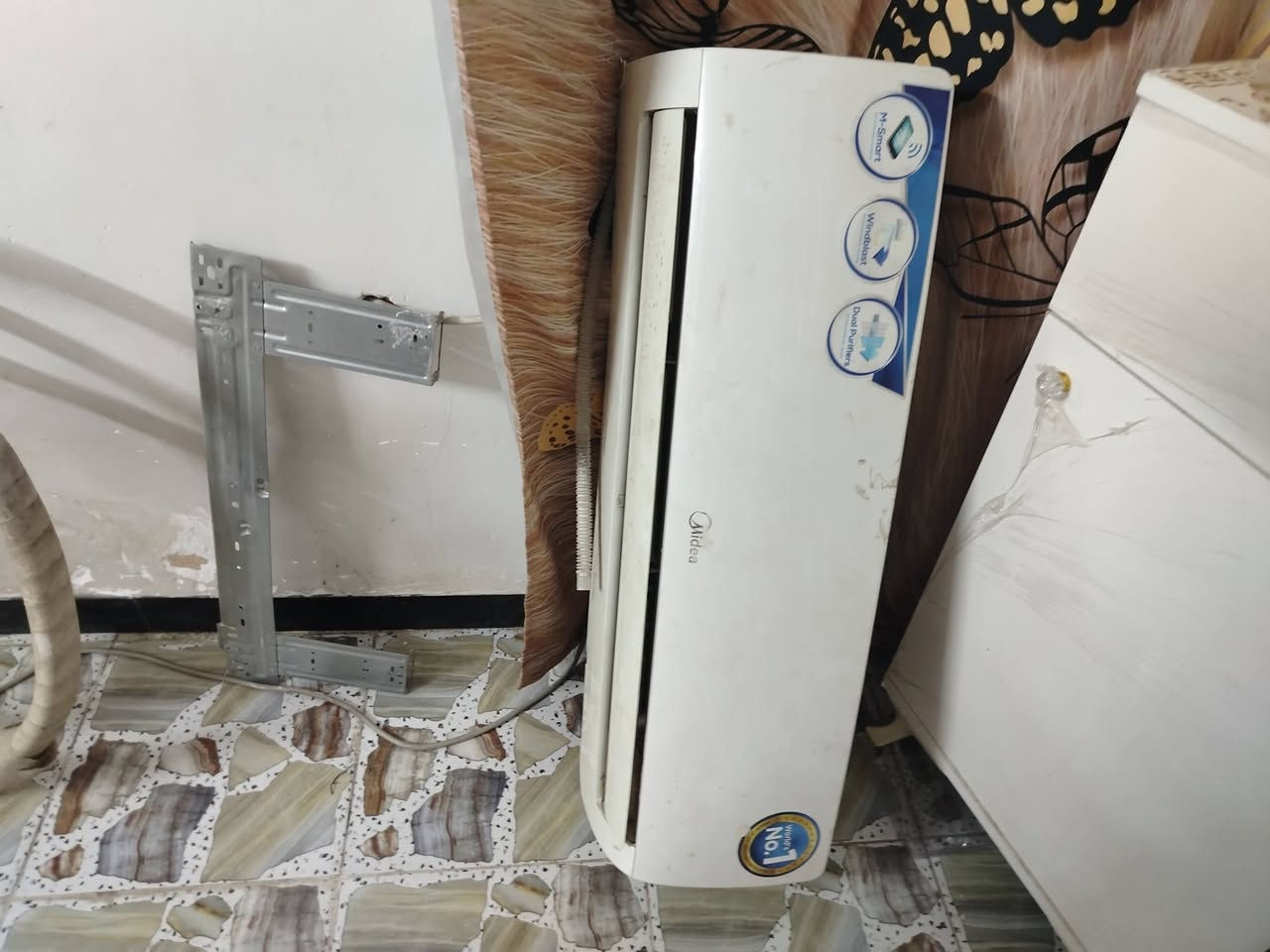 السلام عليكم سيب لك للبيع بيع سريع العنوان بغداد ***********
