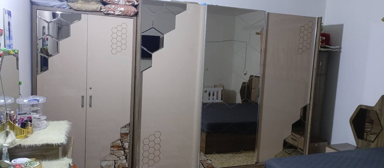 غرفة دركة كنتور سلايت 7 قطع بس الجربايه بدون كشن 
سعر 1,250 (***********)اتصال
