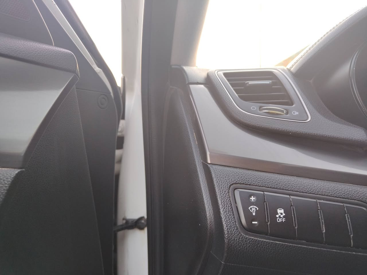 #كيا_كادينزا_خليجي_ملكي_vip2013 شكل 14  فول مواصفات
رقم سليمانيه باسمي تحويل مباشر 
#مكينه 3500 v6 شرط لاتبخير ولاتنقيص ترايك 200 شرط السيارة جامده بالشارع
#سيارة مال جناي
#تدفئة وتبريد بالكشنات
#تدفئة حمام تبريد ثلاجة .
#تخم تاير سعودي شركة أصل 
#اشارة ترحيب عن الاقتراب.
#تشغيل بصمة
#تقفل البيبان عند الابتعاد
#مكينةكير اكسل بحالة الوكالة
#سقف بانورامي +سلايد روف طكتين
كل المواصفات الي بالك موجوده 
مكان السياره الأنبار قضاء القائم 
بيها جاملغ عكس السايق نصه مصبوغ مع هلال الجاملغ الخلفي 
السعر 155 بي مجال 
يرهم مراوس بسيارة اكسنت نظيفة مو مشكلة
***********
السعر 155 ورقه بي مجال بسيط
