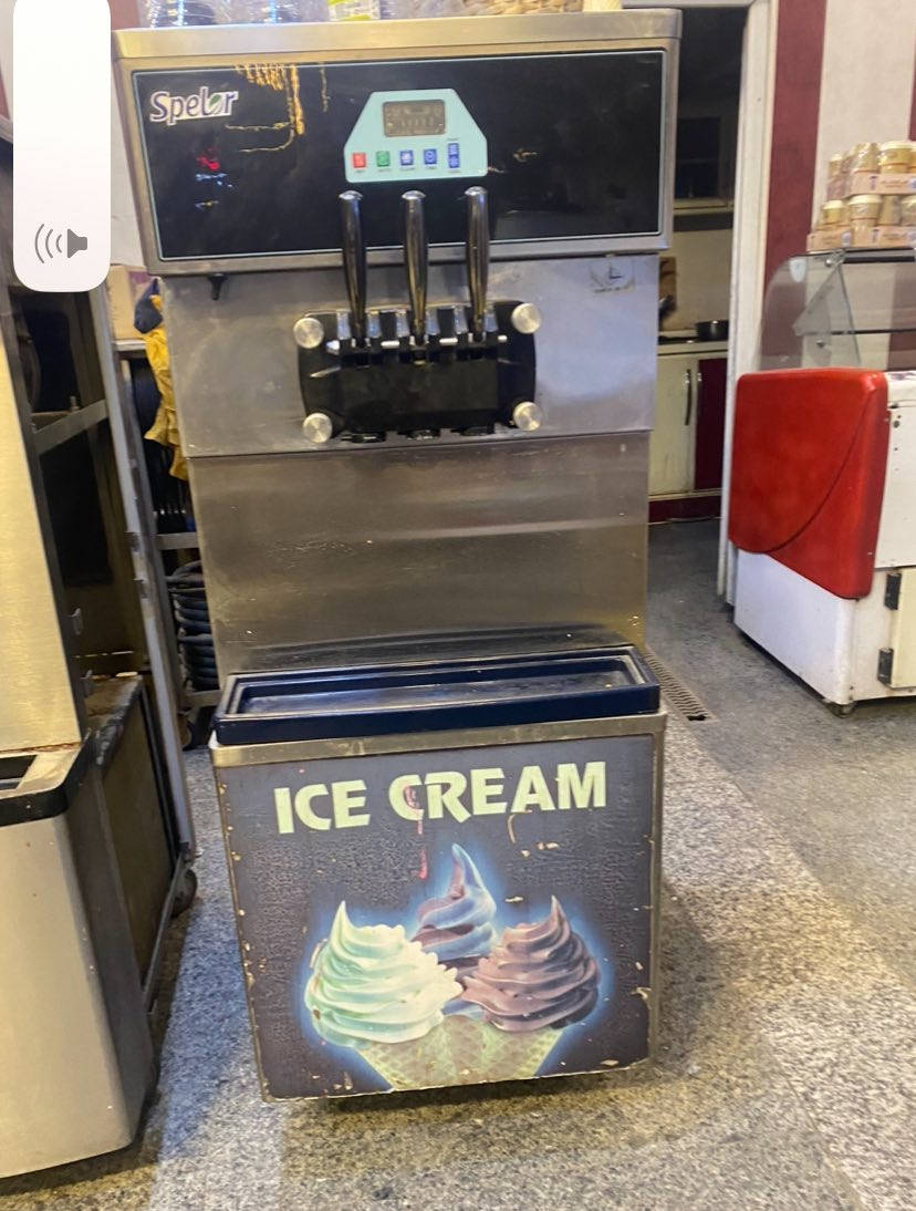 السلام عليكم عندي DS سالم صبري نضافة 90‎%‎ 
سوفت صيني نضيفه شغاله 100‎%‎ بس متفصل 
وعندي مكينة كريب ووافل 
عنواني بغداد  زيونه وهذا الرقم للاستفسار *********** متوفر واتساب و رصيد
