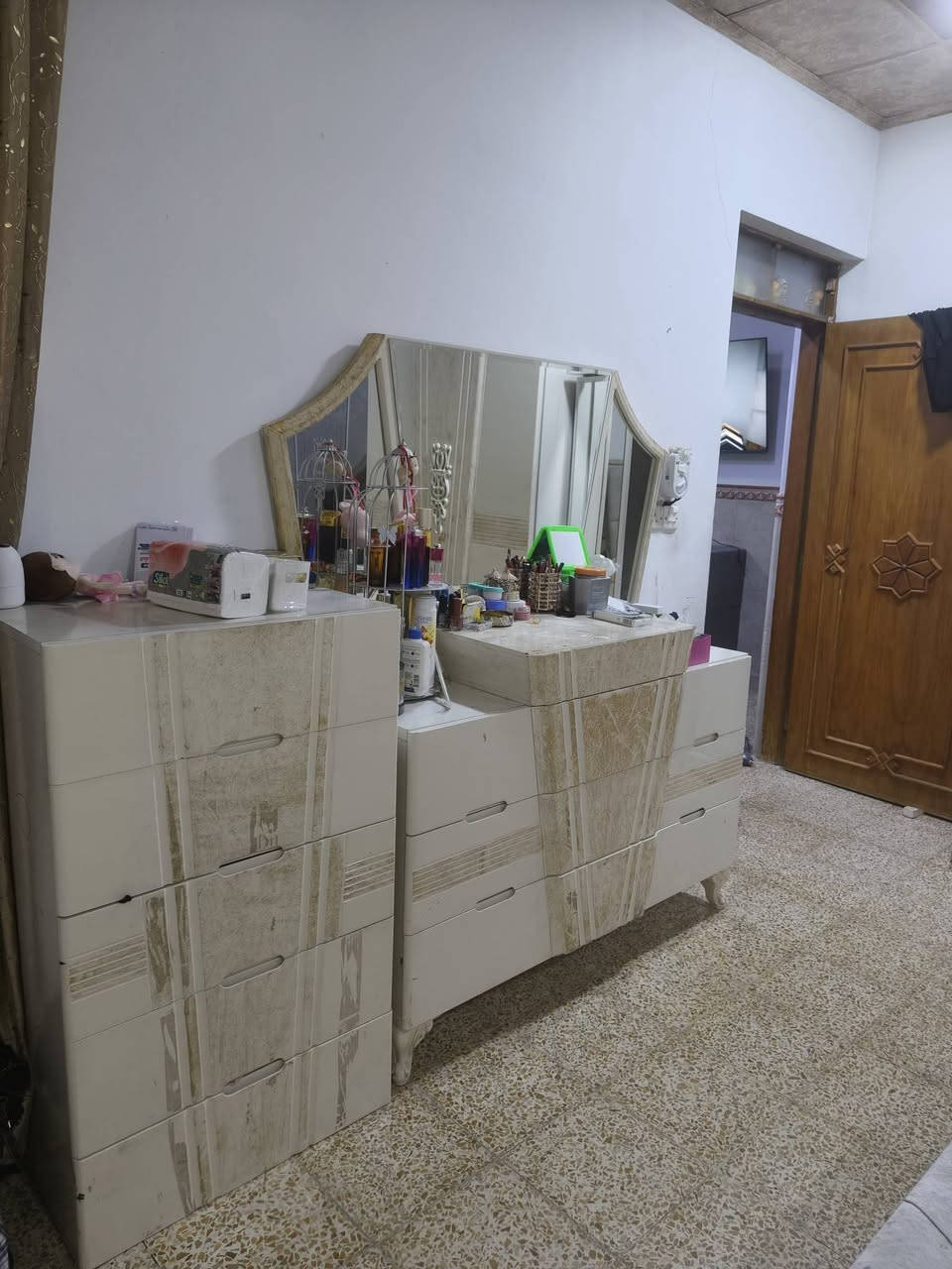 للبيع غرفه نوم تركي ٨ قطع خشب ثقيل باب سلايت سعر٤٥٠
موصل حي القاهره *********** شراي فقط يتصل
