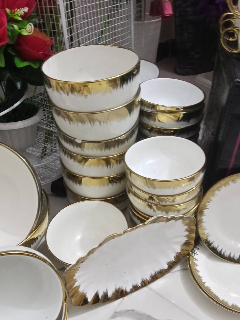 السلام عليكم شباب أغراض منزلية ورد أشجار كرسي هزاز دوشك طفل اماعين تحفيات كلشي بلصور متوفر باسعار مناسبة الشراي يتواصل *********** مكاني بغداد العبيدي حي الرئاسة موجود توصيل الكل المحافظات
