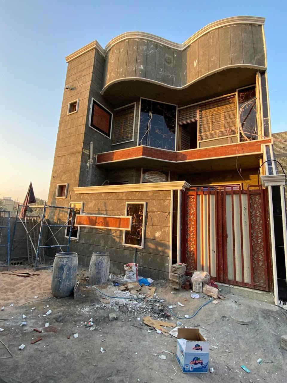 لباخ 
لط خارجي 3
داخلي 2
سمنت جراره 4
جراره ونثر 6
صقل 6
جص وبورك 7
واجهات قطعي 
***********
كربلاء فقط
