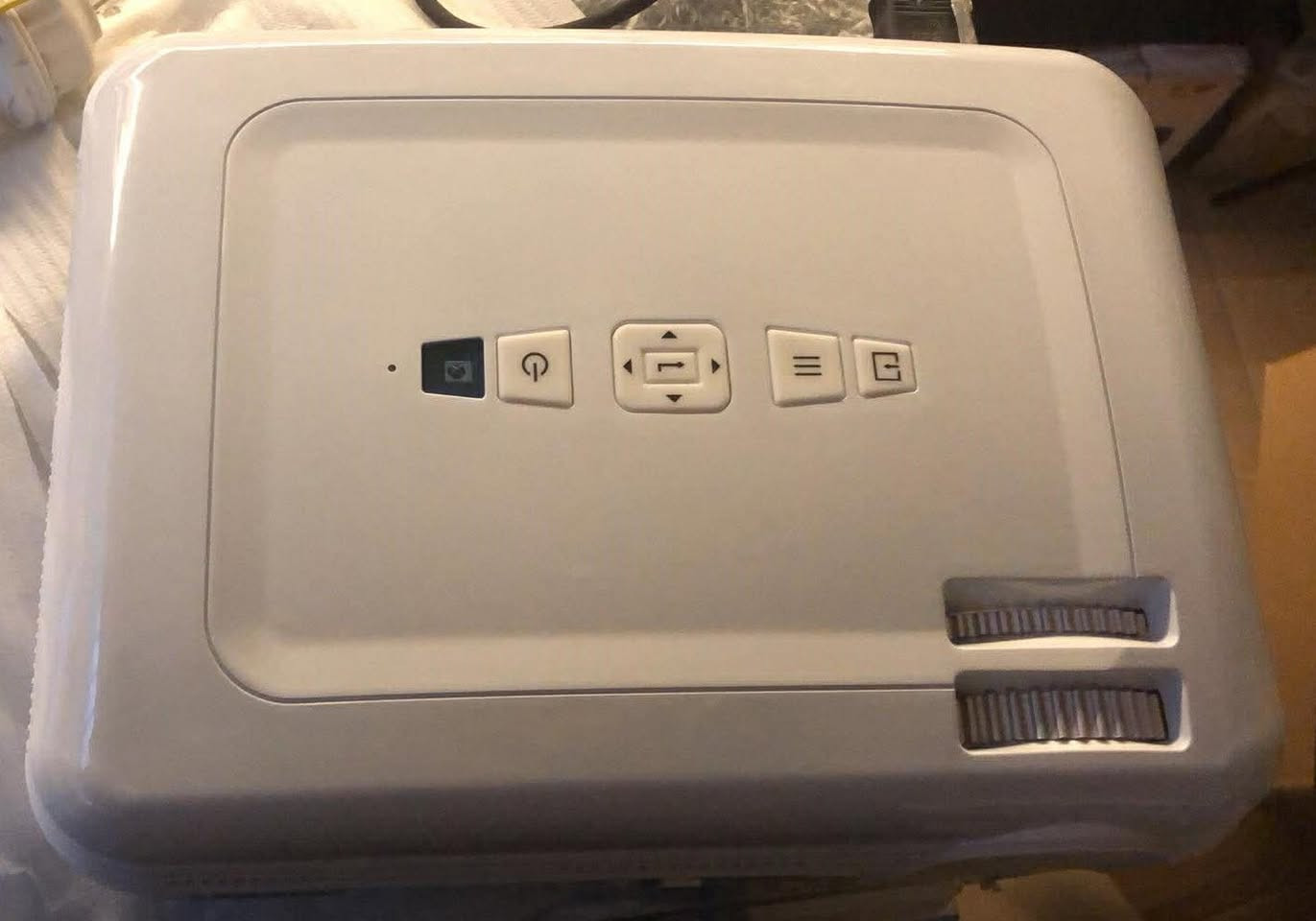 داتا شو -بدون بلوتوث و واي فاي-جديد كامل الملحقات 70 الف-توصيل 5 الاف


**إذا كنت صاحب هذا الإعلان وتريد حذفه لأي سبب، رجاءا أرسل رسالة إلى الدعم الفني**