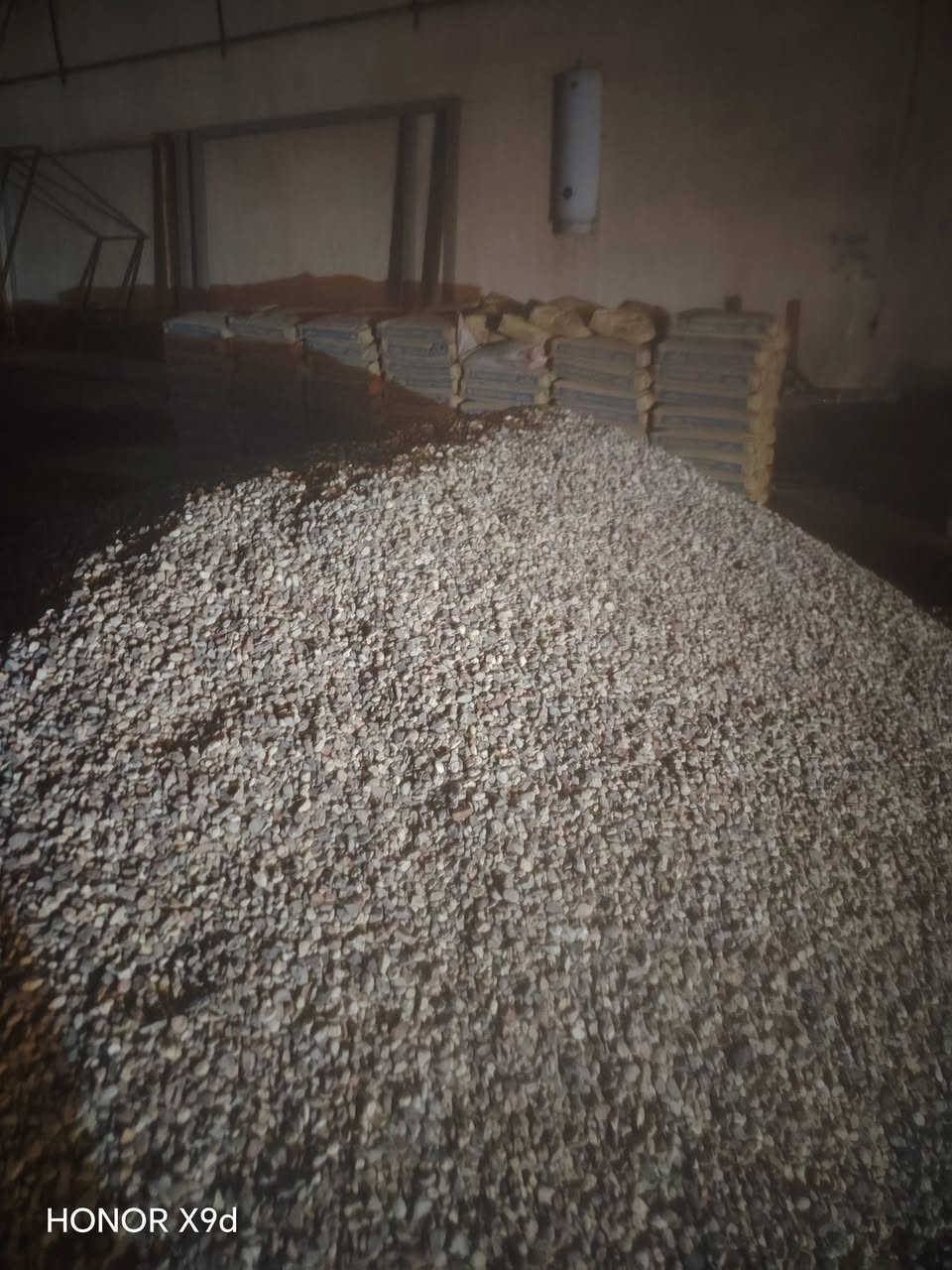 السلام عليكم متوفر جميع مواد البناء (رمل (ناعم + خشن)  (سبيس بتلو) (سبيس واجهيت كاع قلع ) ( الحصو بأنواعه خشن  ناعم ) لجميع مناطق البصرة
 ***********
***********
