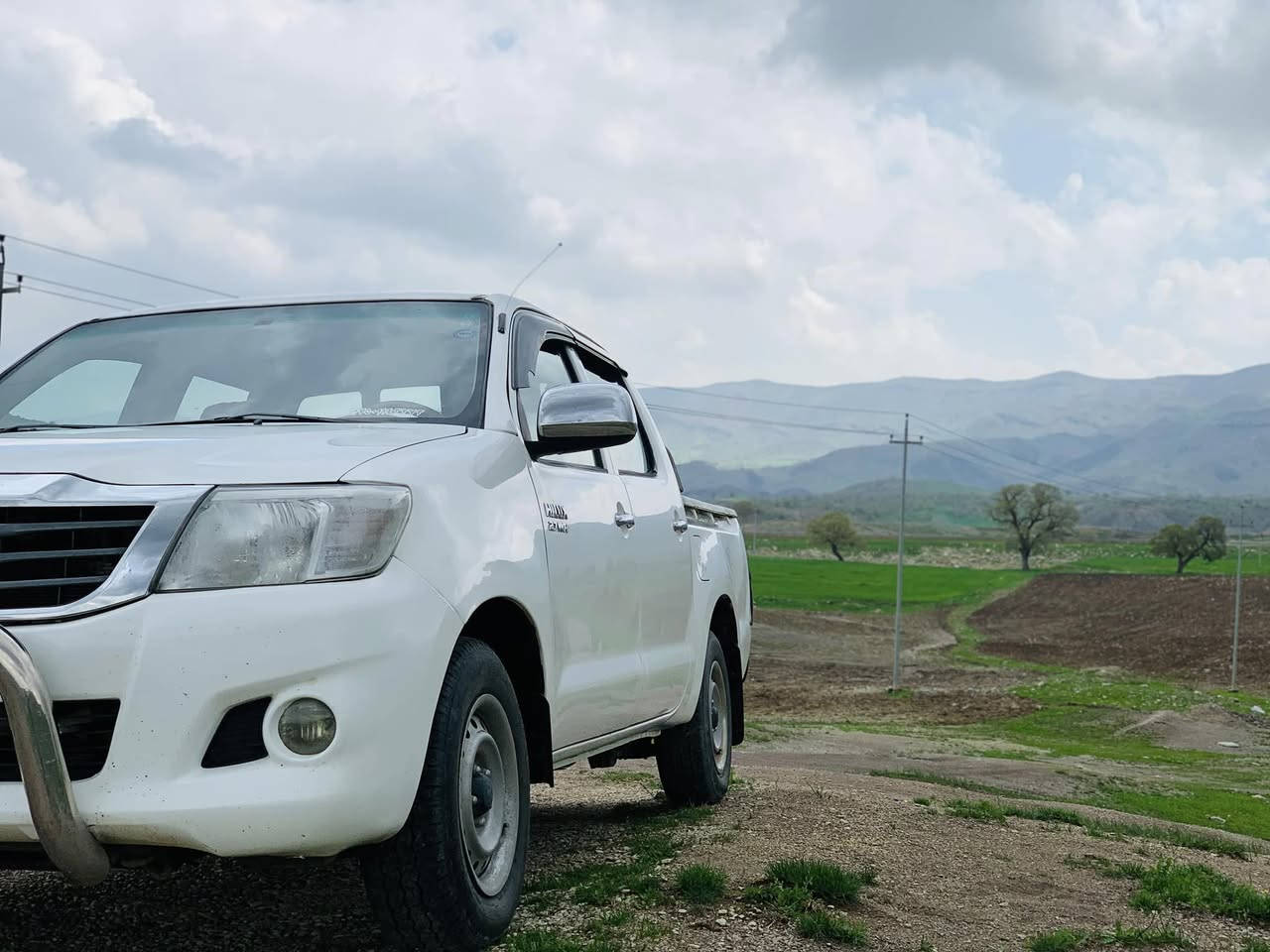 سلاو خواتان لیبیت
تویتا مەرزیە ٢٠١١فەلاحی ناو سور   شکلی گۆرایە بۆ ٢٠١٤ گیر مەکینە ئەکسل بەشەر  مەکینەی نەکراوەتەوە  سەرف و بوخار نیە  بەشەرت  سیستەمی غازی تورکی لەسەرە  ٣پارچەی پیشی رەشە  هەندیک لە بۆدی لای سەیاق  بستیک لە دەرگای دواوەی سەیاق  هەندیک  لەسەقفی  بۆیاخە بەس ناو دەرگاو شان و  بۆیاخی نیە   پیشی پیوەیتی  لوتەشانسیەکەی   گرتیە  بەتانەی لای سەکنی  سبوخە   سەنەوی لە ١١/٢٠٢٣  بەسەر چوە  ئەوجیگایانەی سبوخن نیشانم کراوە سعری ١٣٠وەرەقەو مەجال  بۆ پەیوەندی کردن *********** ڤایبەر وەتسئاپی لەسەرە
