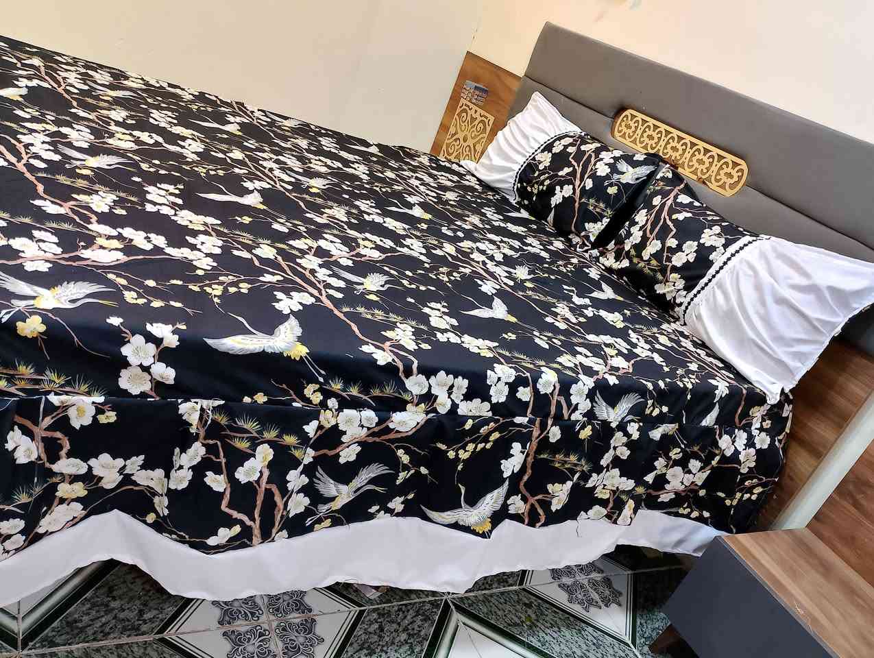 فرشات نفرين اخيط حسب الطلب ألي حابه تحجز تراسلني ع هذا الرقم ***********
