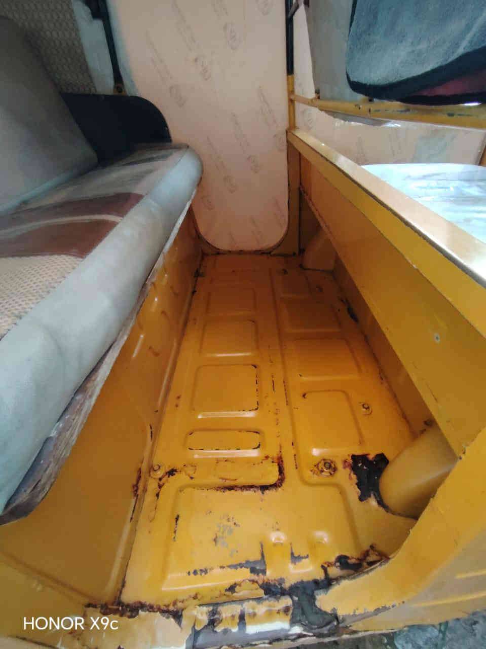 سلام عليكم عندي تكتك 18شوفت عينك بيه خياسات تكتك مكينه مكفوله داخله نضيف تايرات نضيه مكان بغداد شعب ***********
