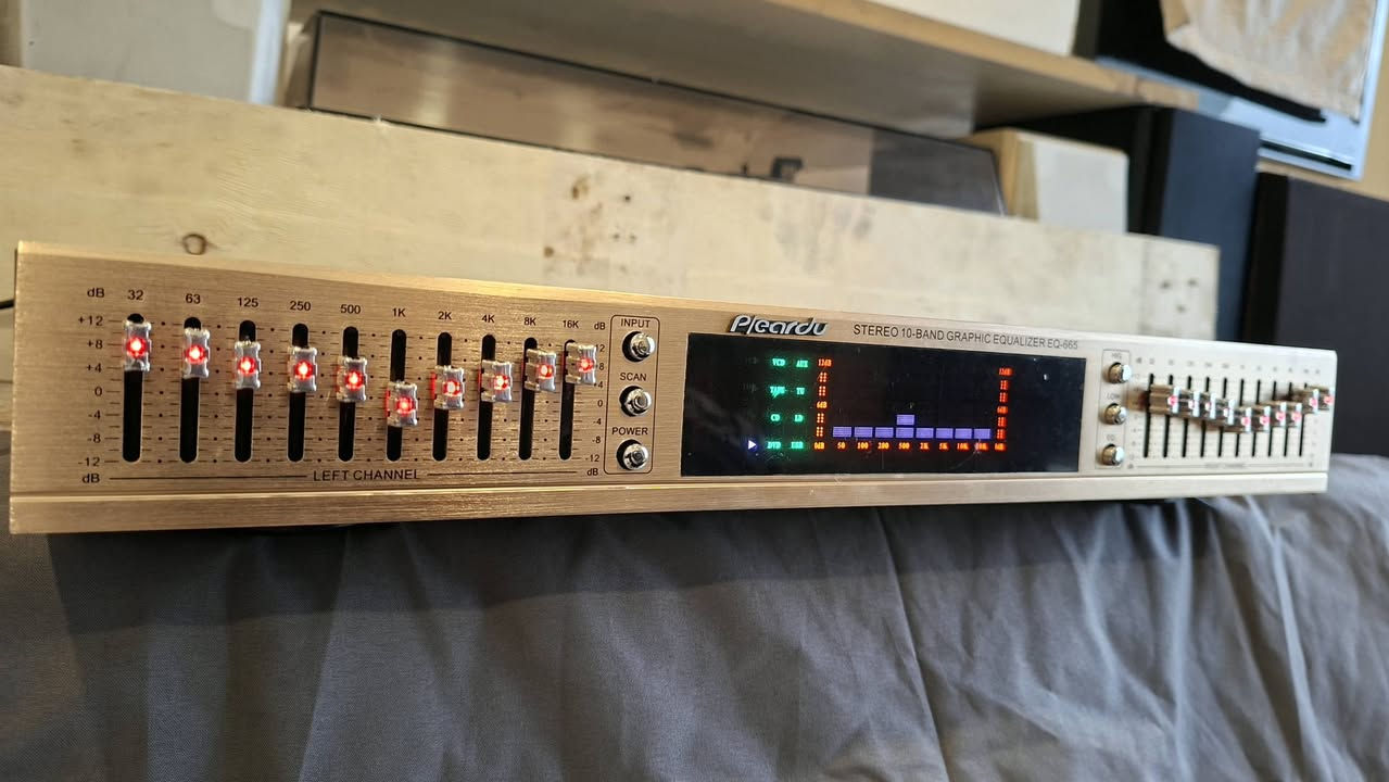 سلام عليكم 
ايكوليز من ماركة pleardu صناعة الصين 🇨🇳 جديد ما مستخدم بالكارتون 
حجم لارج صوت بي نقاوه 
سعر ١٢٥ الف للاتصال *********** كركوك يوجد توصيل كافة محافظات
