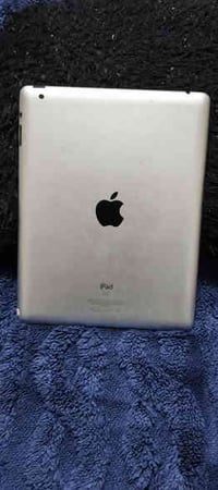 تاب لد ابل ( ايفون) عدد ٢ للبيع نضافة مثل لي بلصورة  ادفعلي سعر  ٠٧٧١٠...