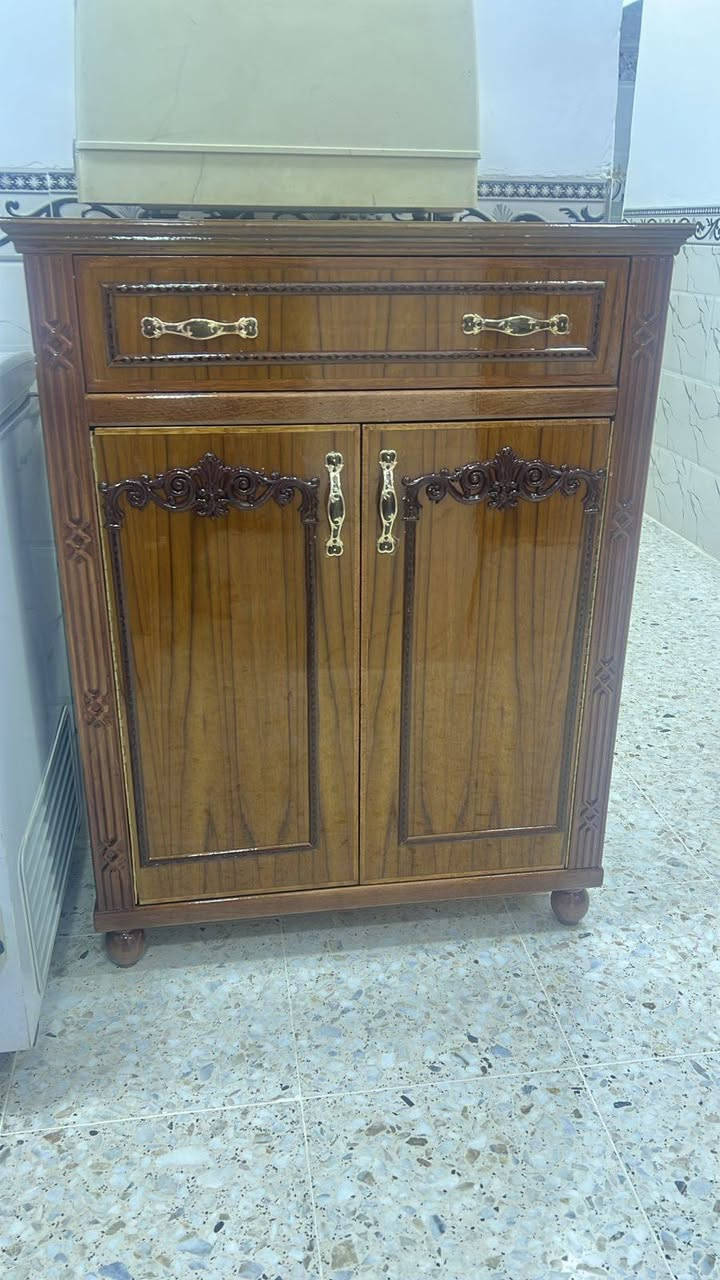 غرفة نوم طابقين خمس أبواب حسب طلب الزبون 
شغل درجة اولى وصبغ رش درجة اولى 
شغل معمل نجارة الجمال في بروانة قرب محطة تعبئة وقود بروان 
للاستفسار على الخاص او على الرقم ***********
