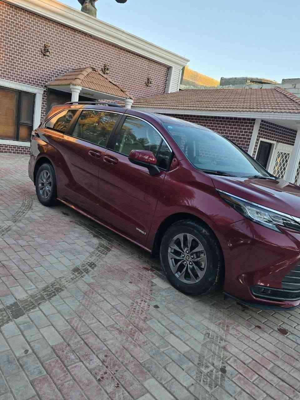 السلام عليكم تيوتا سينا للبيع
موصفات LE معروفه تجي كشنات كهرباء 
باب كهرباء 
تثبيت سرعه تفاعلي الموصفات معروفه  السياره وارد امريكي

 حادثها  جاملق من صفحت السايق فقط  ماشيه 31m  
رقم بسمي تحويل مباشر 

سعر 235 بيها مجال حك الجيه 
مكان كربلا طويرج 
رقمي : ***********
