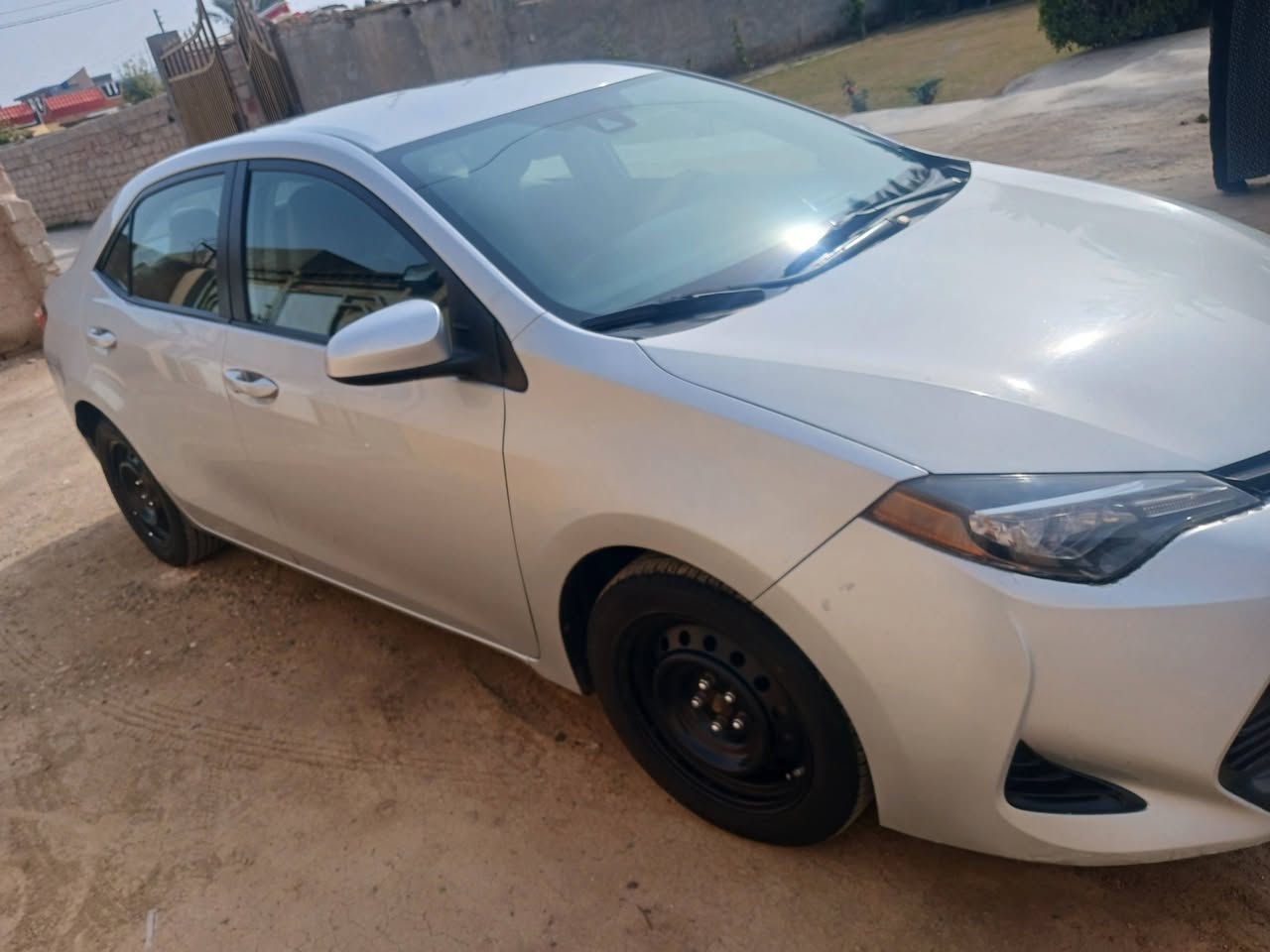 السلام عليكم
للبيع كورلا موديل 2017 Le وارد امريكي رقم سليمانيه بأسمي السنويه 2030 يله تسقط هزه شهر 4 /2026    حادثها كلش بسيط التكمه الي فوك قبق البانزين فقط  الايرباكات سليمات المواصفات . رادار / لايت زنون  / كامره خلفيه /شاشه / تحكم ستيرن/ كير و محرك مكفولات تخم تاير جديد باتري جديد السياره جاهزه ماناقصها شي .السيارة ماشيه 175 ألف 
السعر / 138 وبيها مجال مكان السيارة /  الدجيل ***********
