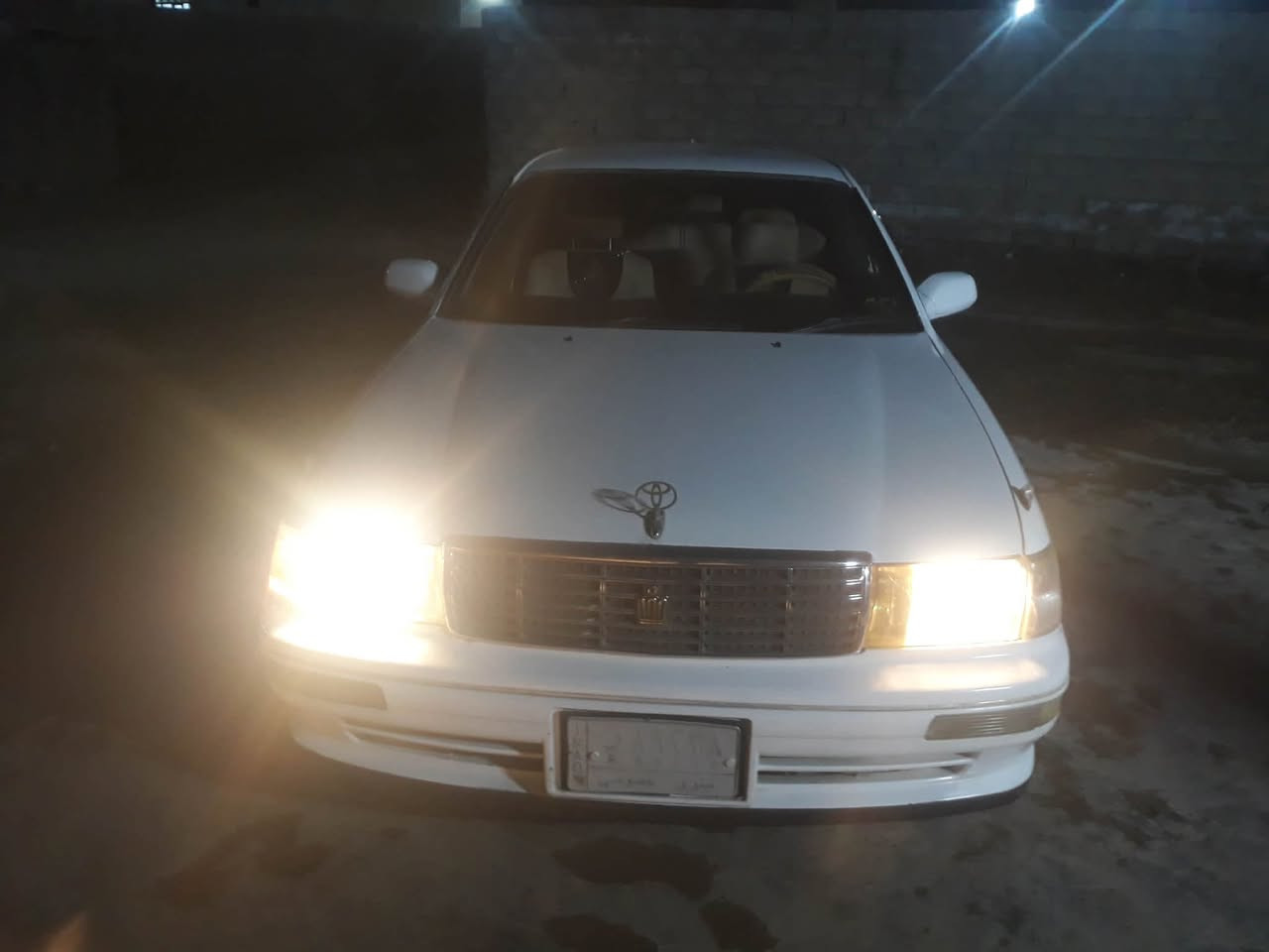 اسلام عليكم بطه للبيع موديل 93 مسجل الماني رقم نينوى مشروع وطني تحويل مباشر اشرعي بل شرقاط قريه الحوريه سنويه ل 28 كير محرك بشرط صدر نضيف كهربائيات شغاله تبريد تدفئا شغال مكان سياره قريه شكرن السياره مكفوله من الكص  اسعر 55 وبيها مجال هاتف ***********
