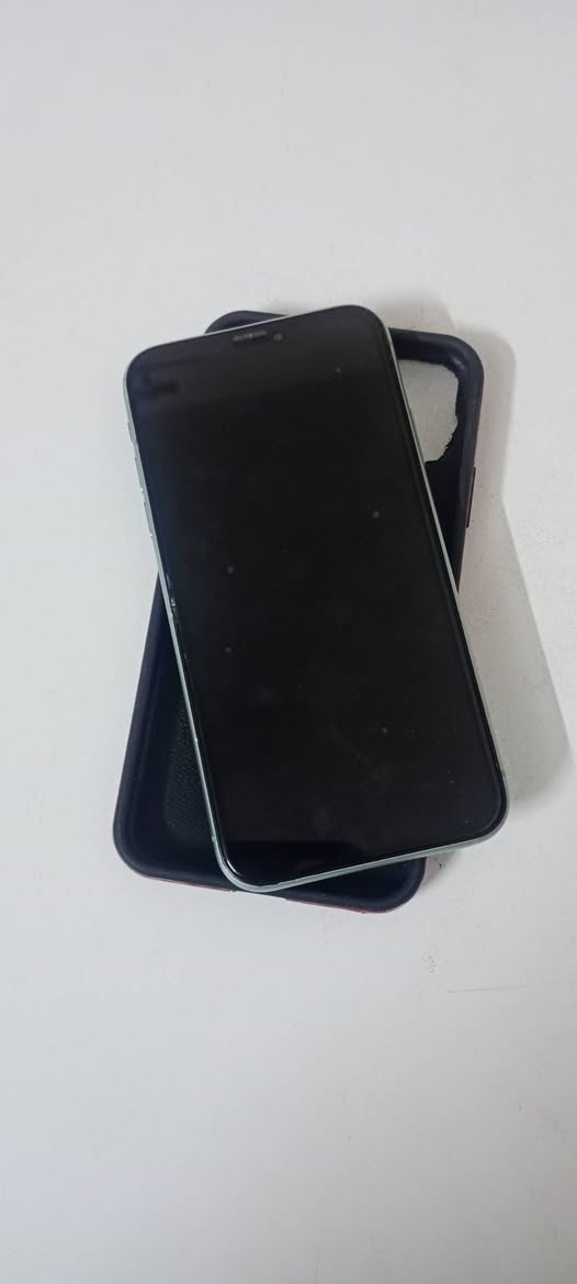 ايفون 11 عادي ابدل شاشه وبطارية الصليات فيس ايدي شغال الذاكره 128 الجهاز كله نضيف السعر 180 مكاني بغداد جرف النداف يم الشركه العمه لسيارات ***********
