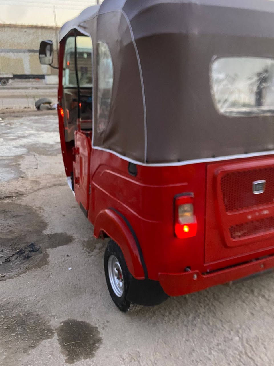 السلام عليكم تكتك ٢٢ رقم وسنويه انكليزي كفاله عامه
***********
