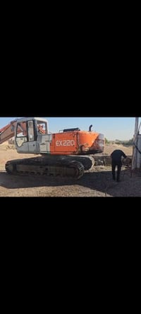 حفارة هيتاشي • جاهزة للعمل • الشركاط