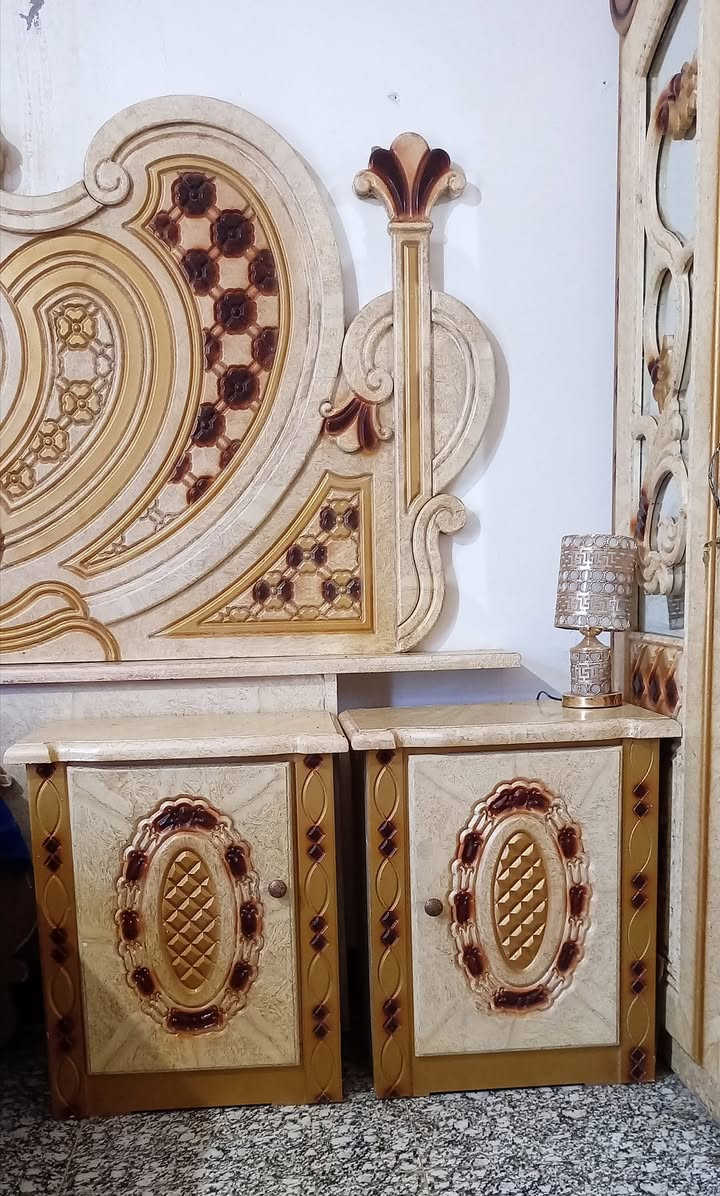 غرفه نوم للبيع نظيفه كلش سعر ٧٥٠ وبيها مجال العنوان ذي قار للاستفسار ***********
