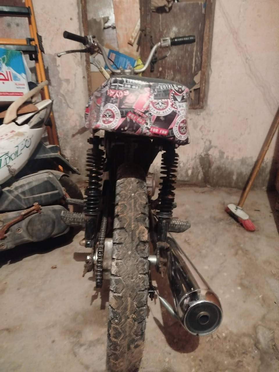 سلام عليكم من رخصه الادمن دراجه ايراني شلامجه شرط المحرك نضيف نهضه ومعدل شاصي كفاله جديد مكفول من طكت الجكوج ما مفتوحه غراضها جداد عوزها بس دبلات وره السعر 550وبيها مجال واتساب ما متواجد فيس ***********
