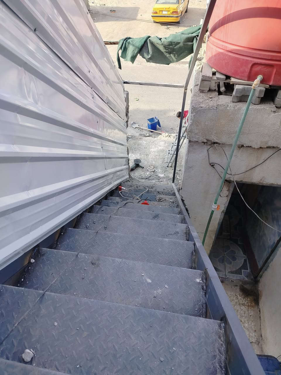 سلام عليكم حداد متفرق كافة اعمال الحدادة ابواب شبابيك سقائف كيربي 
كيسبان 
درج طوارئ
للتواصل لو الاستفسار
واتساب ***********
اتصال ***********
