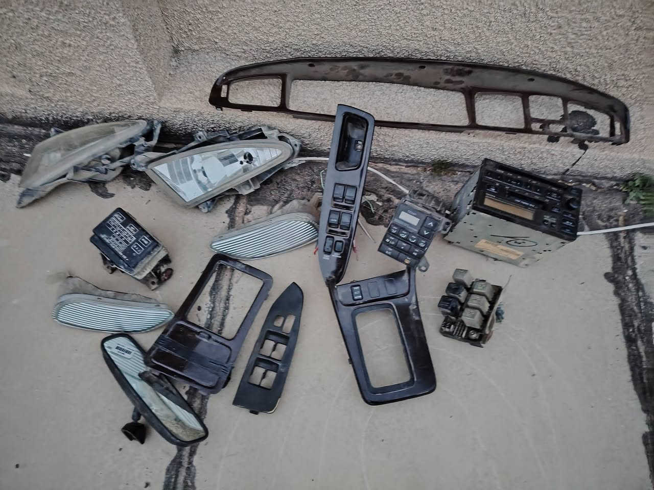 السلام عليكم غراض تيوتا للبيع للستفسار ***********
