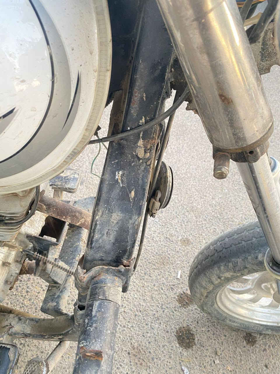 السلام عليكم للبيع موديل 9من كلشي نضيفه ماعدا الفخذات تحت الدواسة بيهن لحيم عنواني سماوة كبال جسر المفوضية السعر 850وبيها مجال حك جيه ***********
