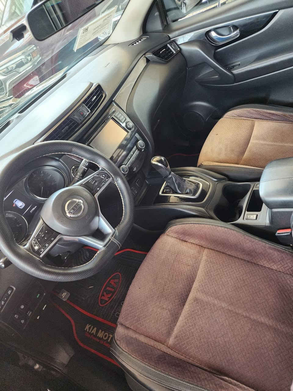 نيسان روج ٢٠١٧ جاملغ وبنيد بدون ايرباك *********** حي الجهاد
